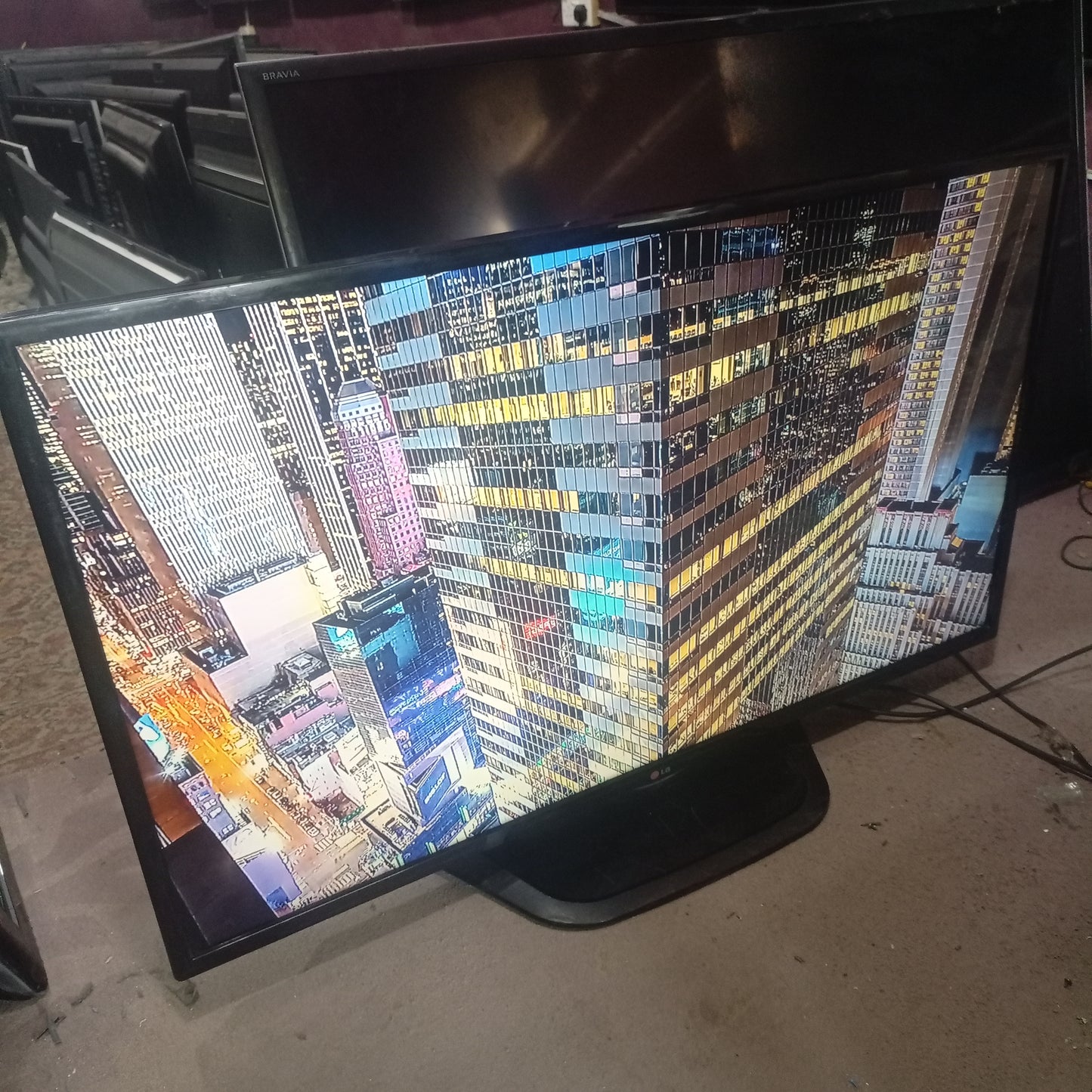 LG 47 Inch 47LN5700 Widescreen 1080p Full HD Smart Internet LED TV - UK Used