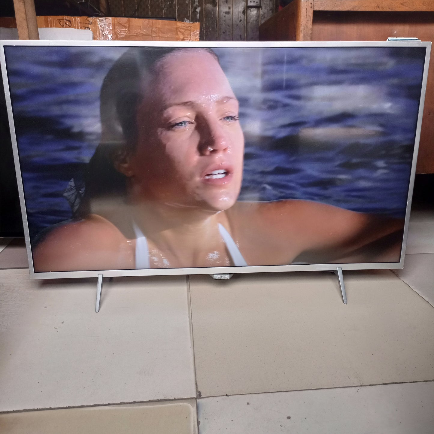 Philips 43 Inch 43PUS6401/12 6000 Series 4K UHD Ultra HDR LED powered by Android TV - UK Used