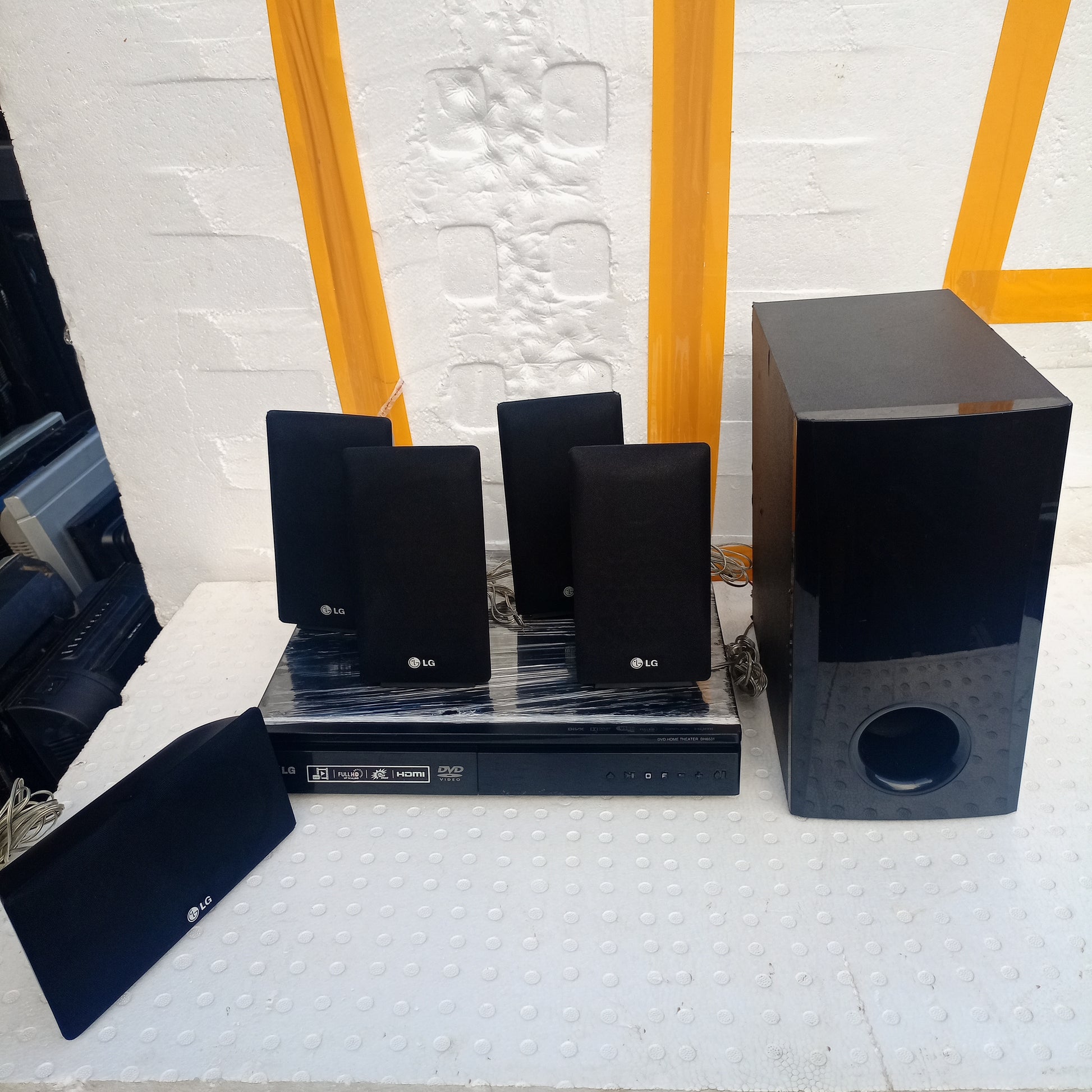 LG 5.1Ch 850W DVD Home Theater System - Foreign Used
