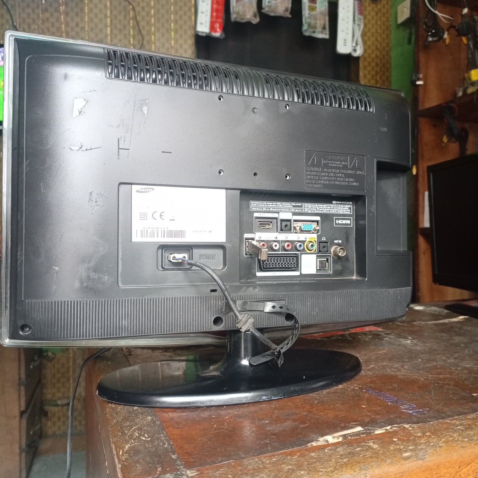 SAMSUNG 19 Inch LE19D450G1W HD Ready LCD TV + USB - London Used