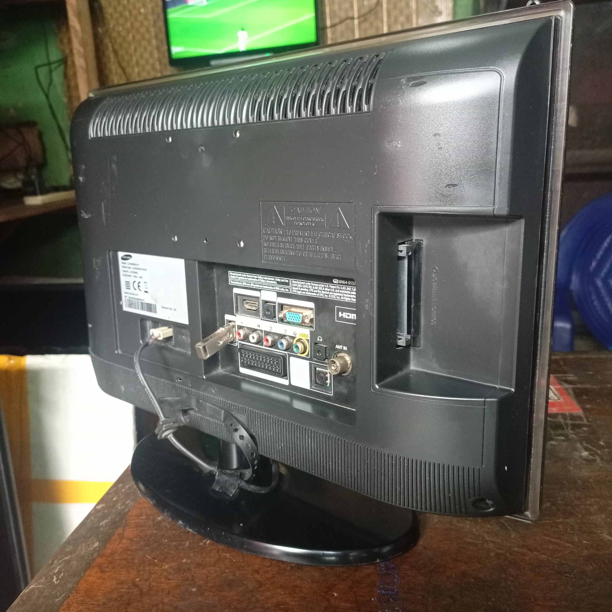 SAMSUNG 19 Inch LE19D450G1W HD Ready LCD TV + USB - London Used