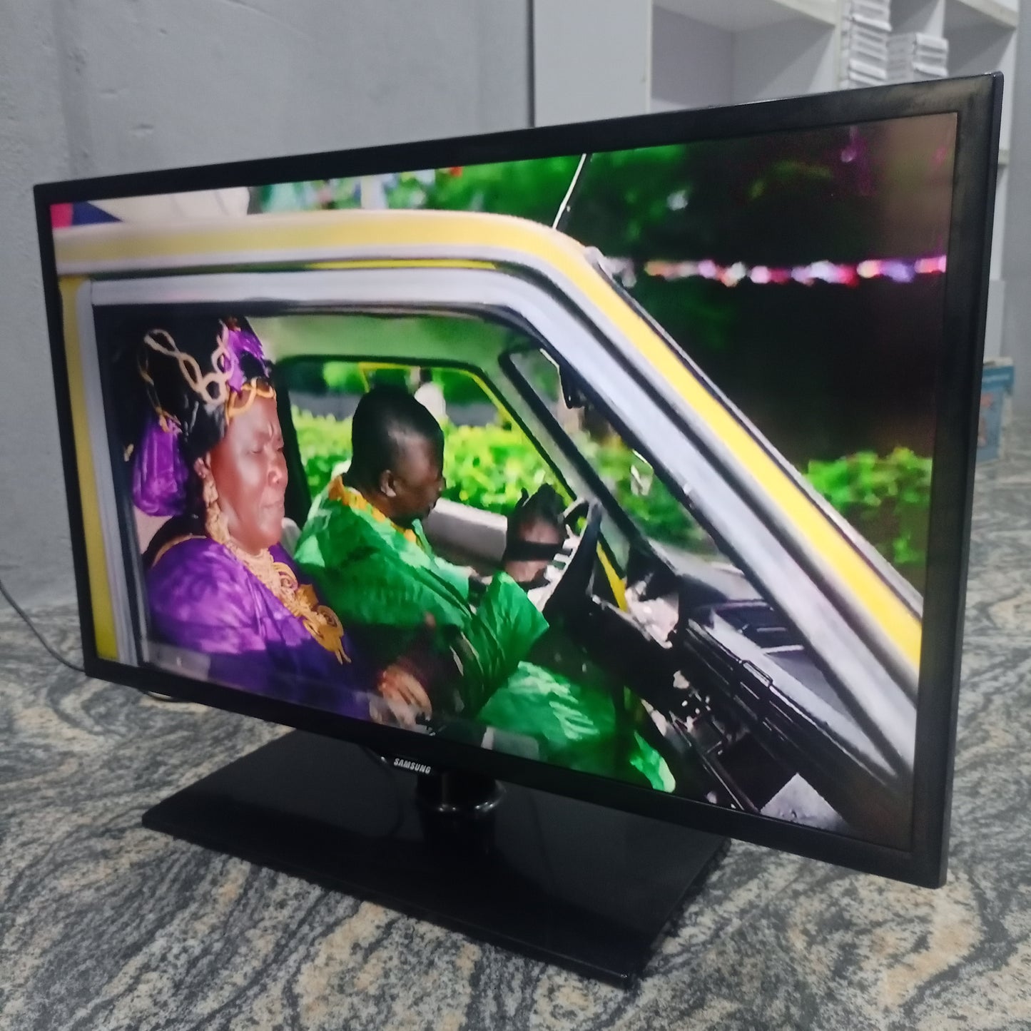 SAMSUNG 32 Inch UE32F5000 Series 5 Ultra Slim Full HD LED TV - London Used