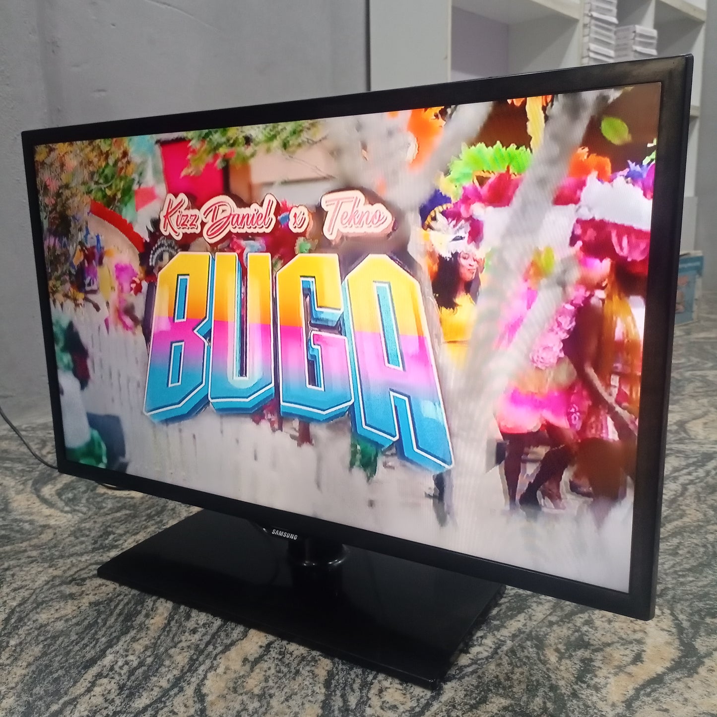 SAMSUNG 32 Inch UE32F5000 Series 5 Ultra Slim Full HD LED TV - London Used