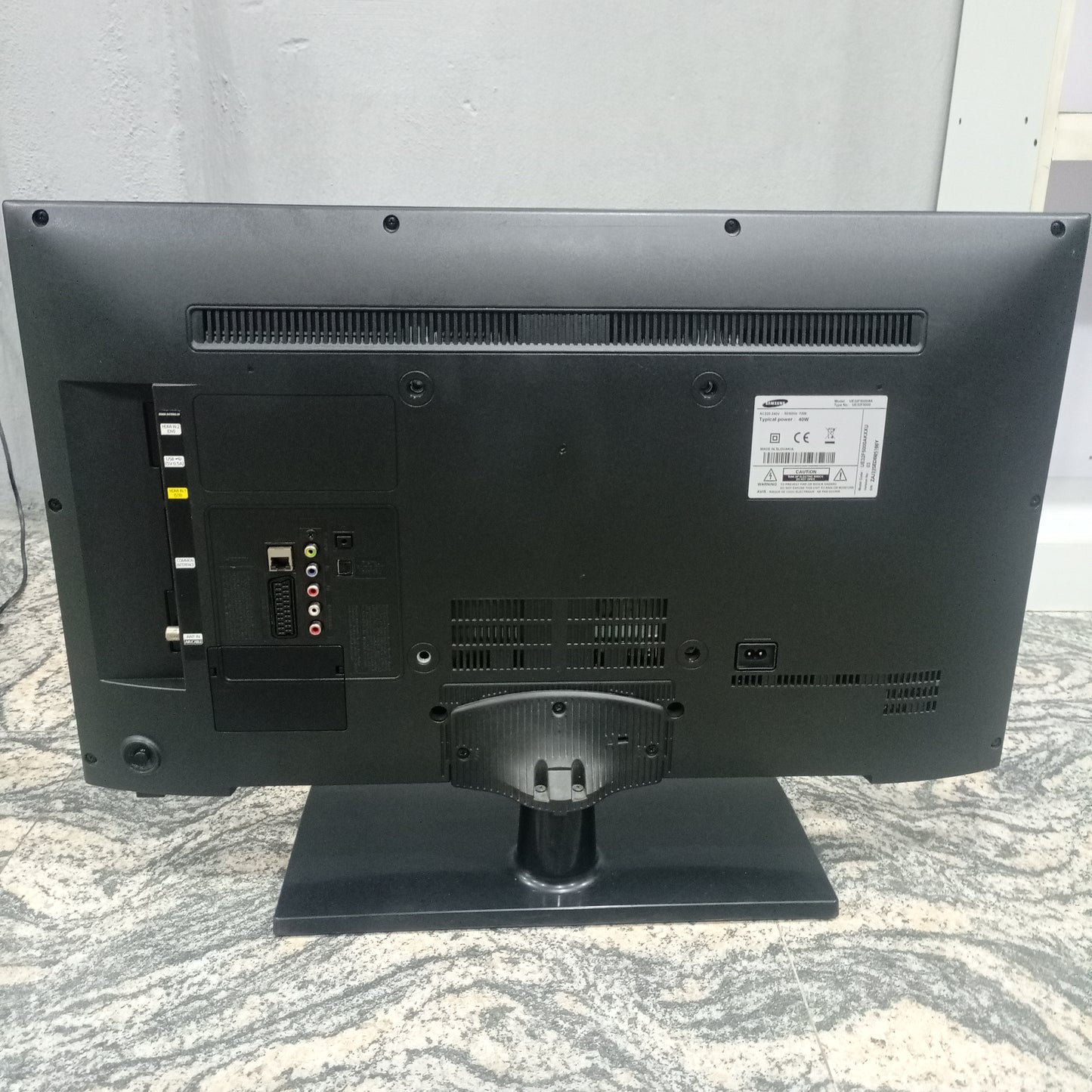 SAMSUNG 32 Inch UE32F5000 Series 5 Ultra Slim Full HD LED TV - Back View