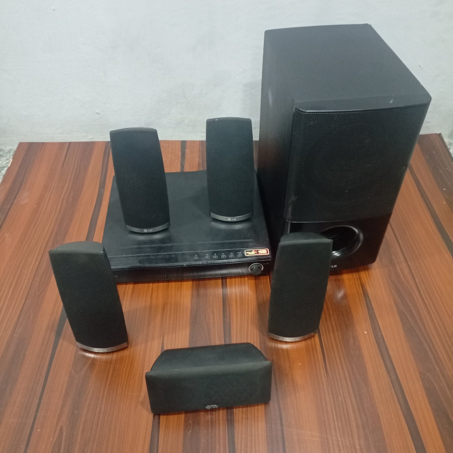 LG 5.1Ch 850W DVD Home Theater System - Foreign Used