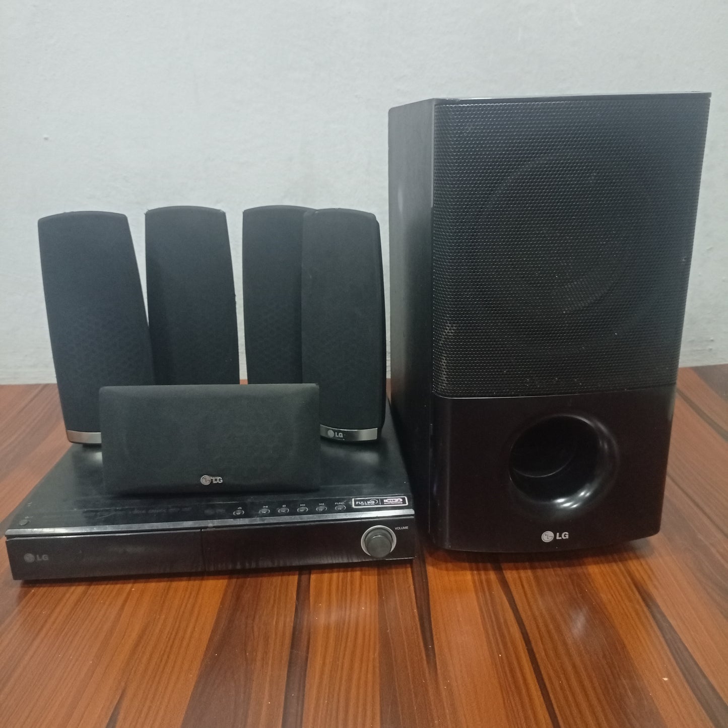 LG 5.1Ch 850W DVD Home Theater System - Foreign Used