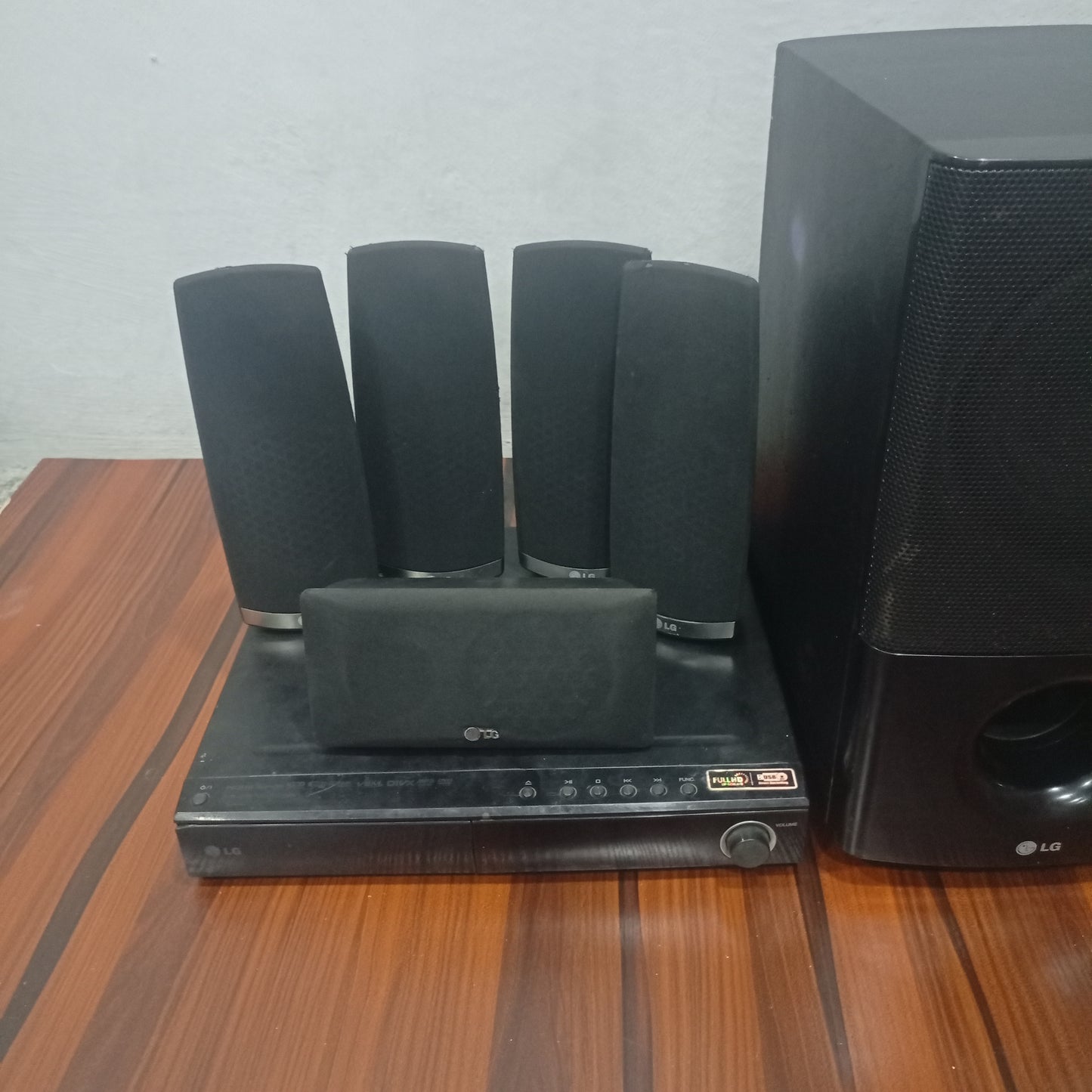 LG 5.1Ch 850W DVD Home Theater System - Foreign Used