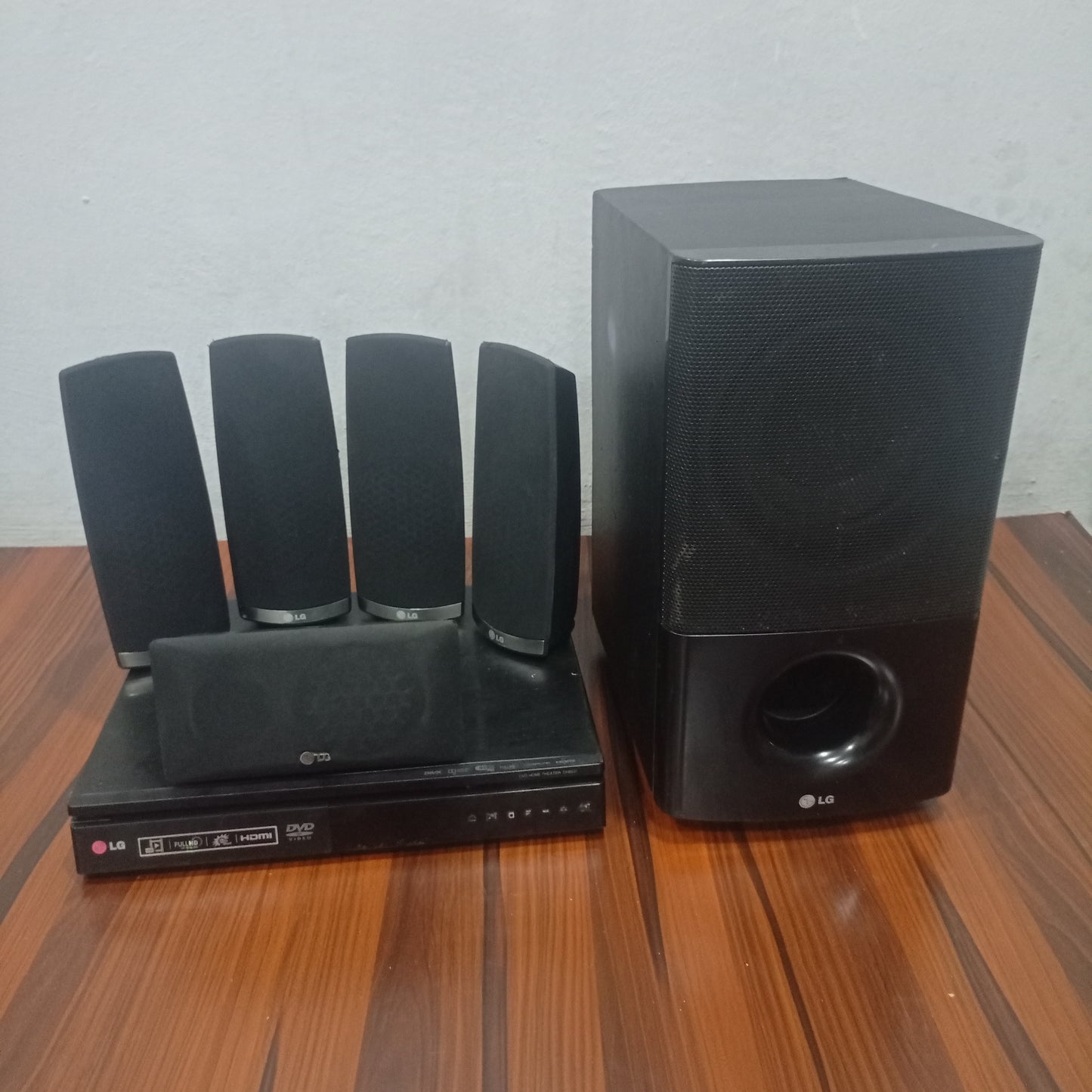 LG 5.1Ch 1000W DVD Home Theater System - Foreign Used
