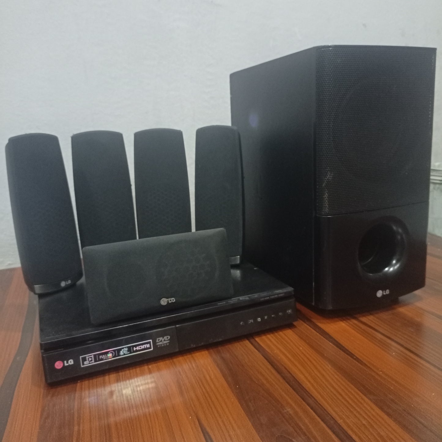 LG 5.1Ch 1000W DVD Home Theater System - Foreign Used