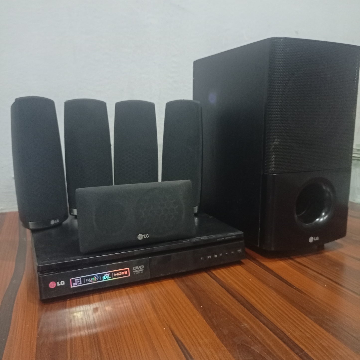 LG 5.1Ch 1000W DVD Home Theater System - Foreign Used