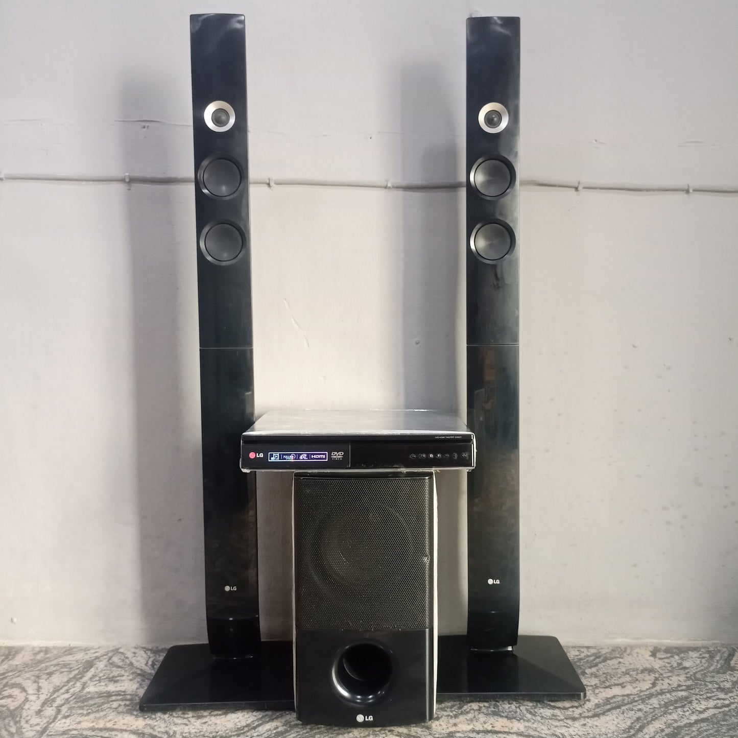 LG 2.1Ch 600W Tower DVD Home Theater System - Foreign Used