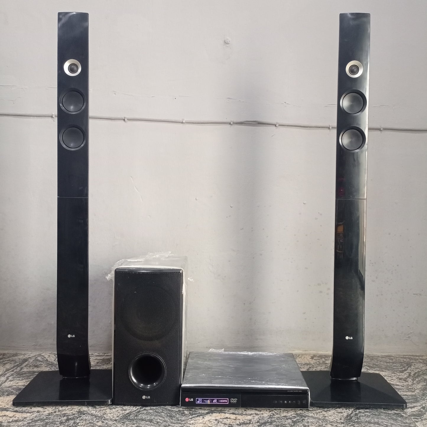 LG 2.1Ch 600W Tower Bluetooth DVD Home Theater System - Foreign Used