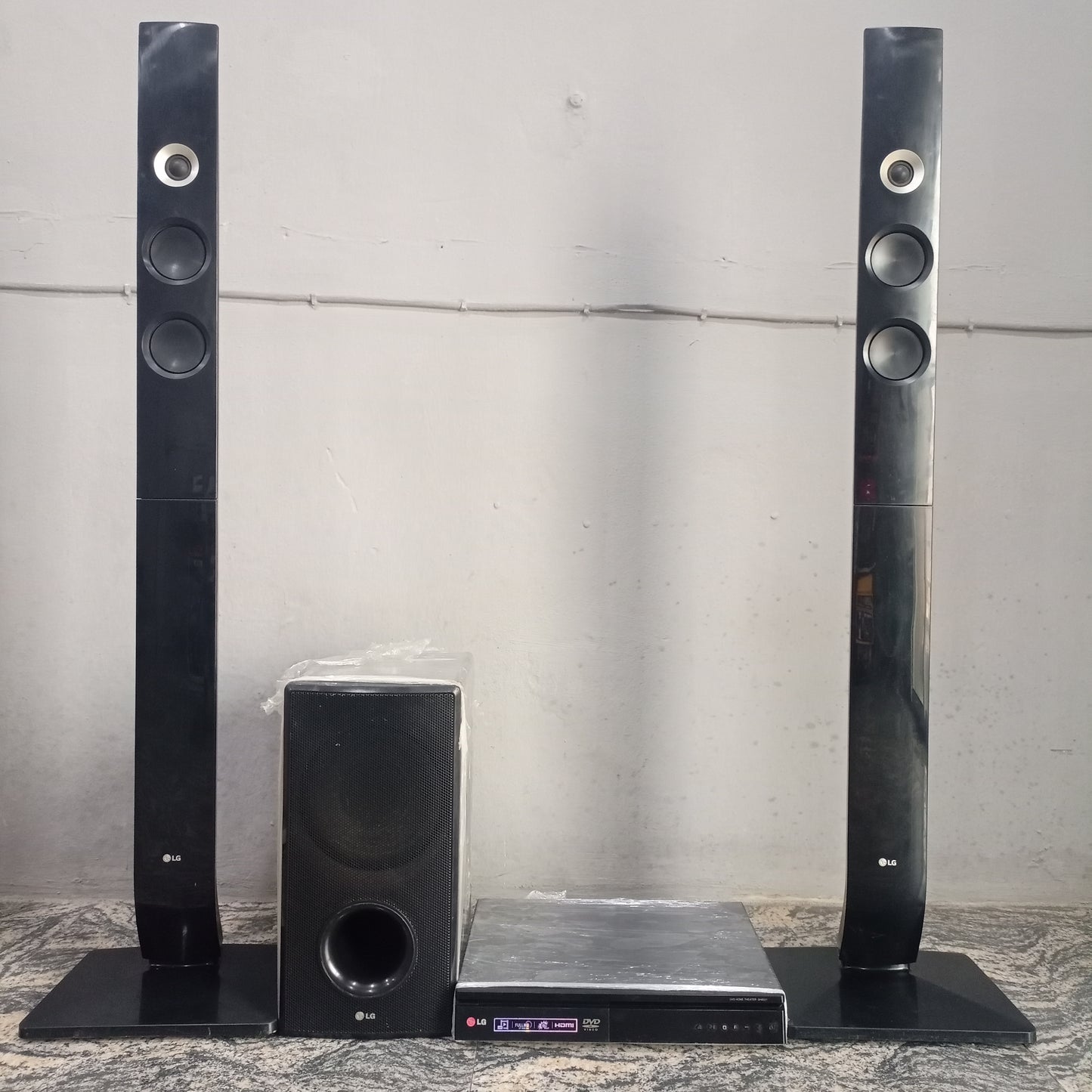 LG 2.1Ch 600W Tower Bluetooth DVD Home Theater System - Foreign Used