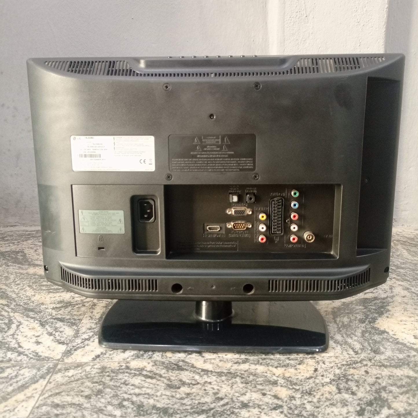 LG 19 Inch 19LD350 HD Ready LCD TV + USB media playback - London Used