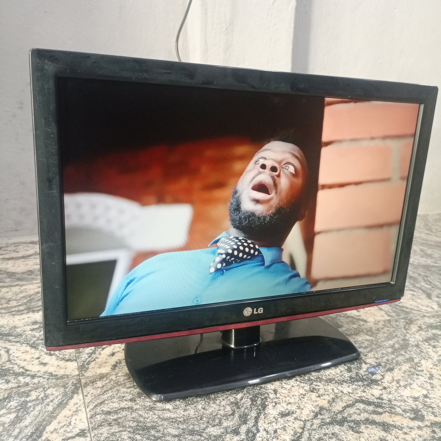 LG 19 Inch 19LD350 HD Ready LCD TV + USB media playback - London Used