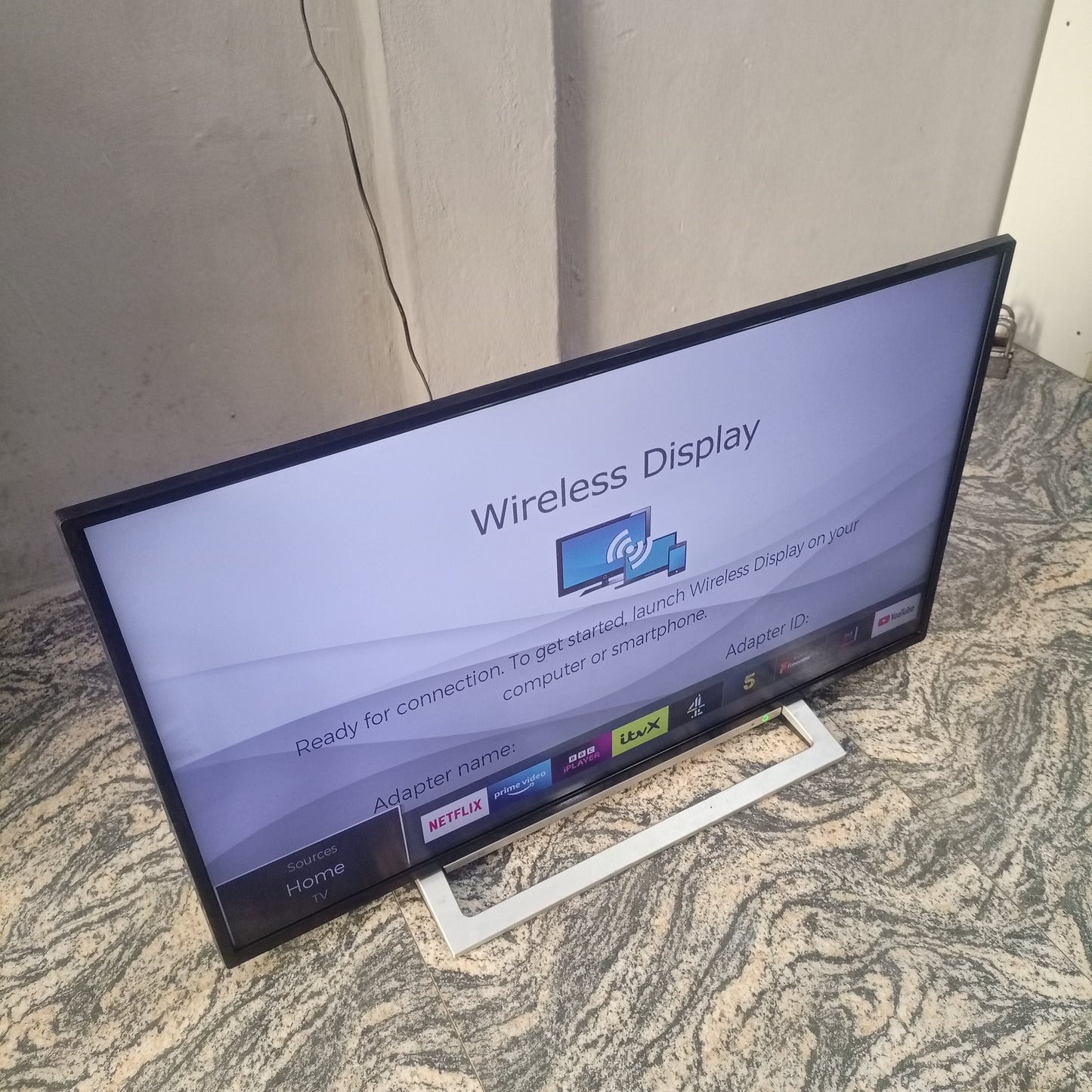Toshiba 43 inch Smart 4K UHD HDR LED TV (Built-in WiFi, Wireless Display) - Foreign Used