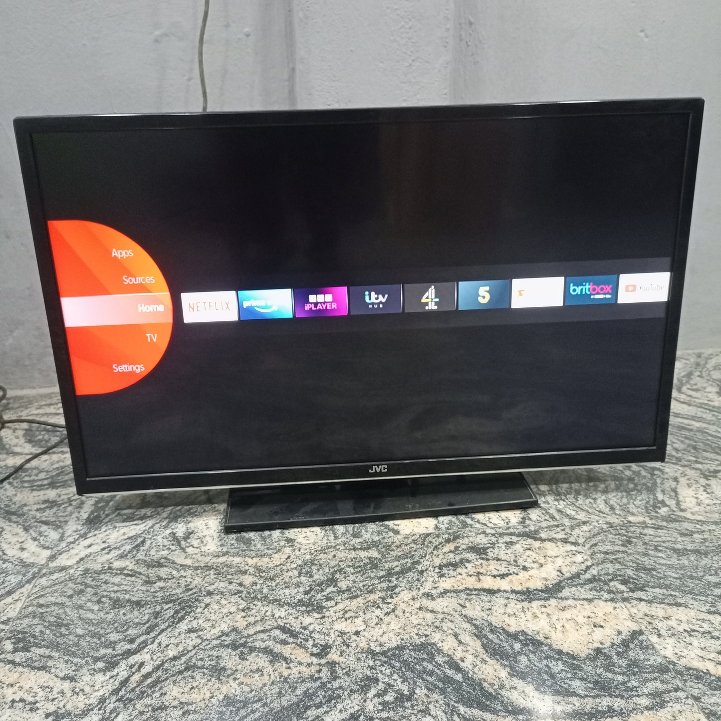 JVC 32 pouces LT-32C690 WiFi intégré Smart TV LED Full HD (Netflix, YouTube) - Utilisé à l'étranger