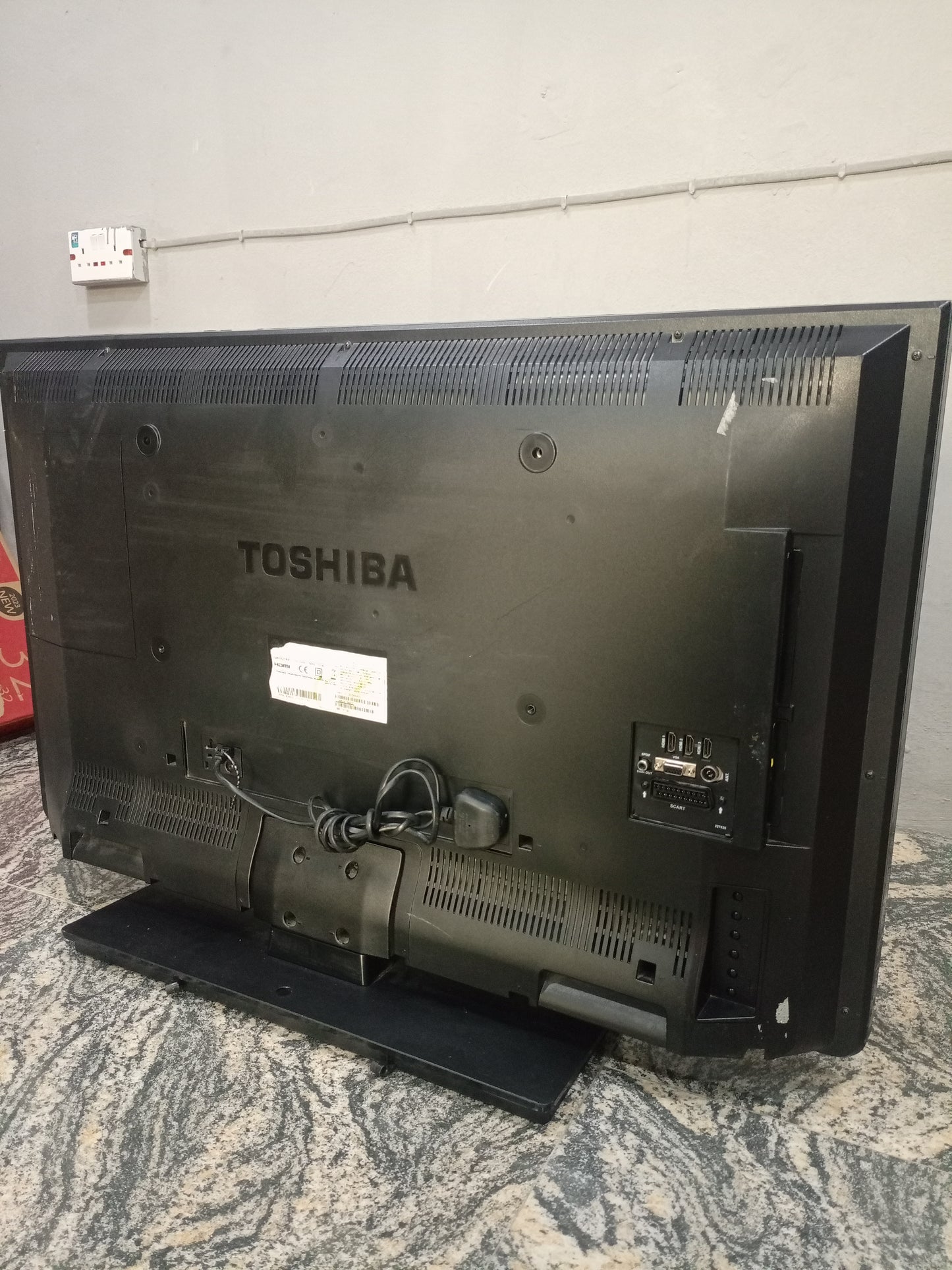 TOSHIBA 40 Inch 40L1333B Full HD LED TV - London Used