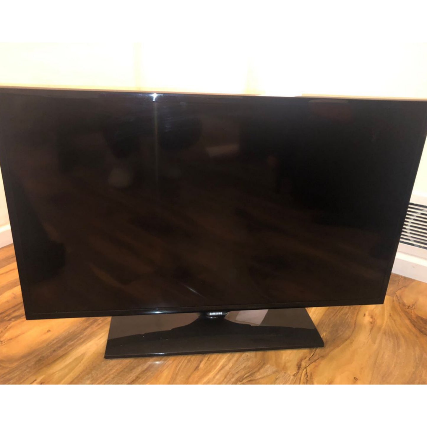 32 inch Samsung UE40F5000AK Ultra Slim LED TV - UK Used