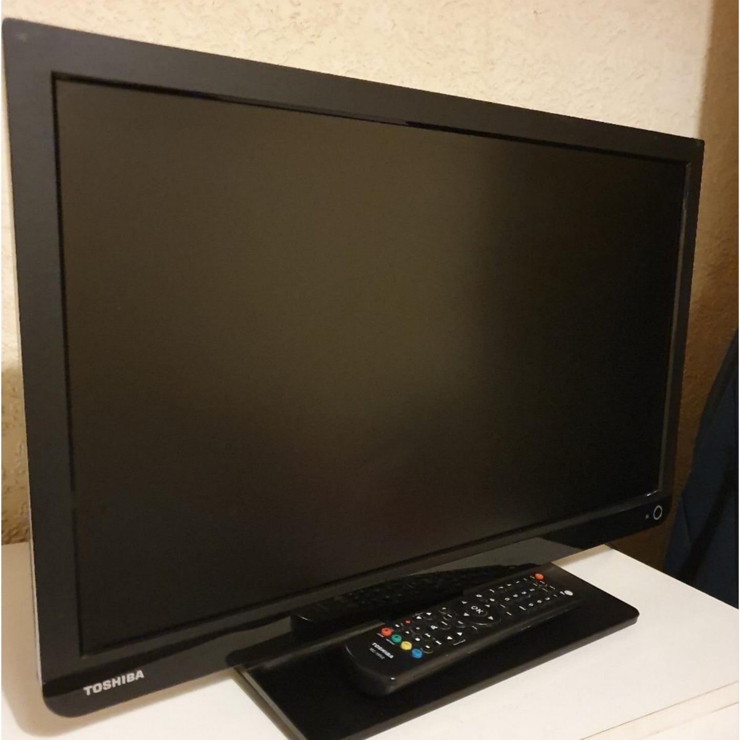 UK Used 22 inch Toshiba HD Ready LED TV