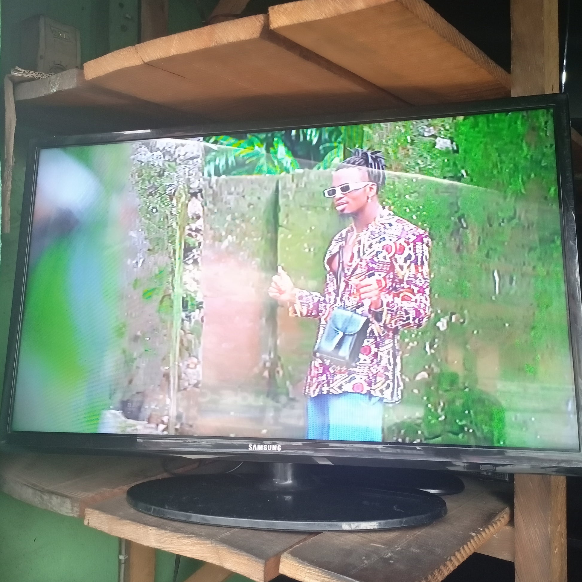 SAMSUNG 32 Inch UE32EH4000 Full HD 1080p LED TV - UK Used