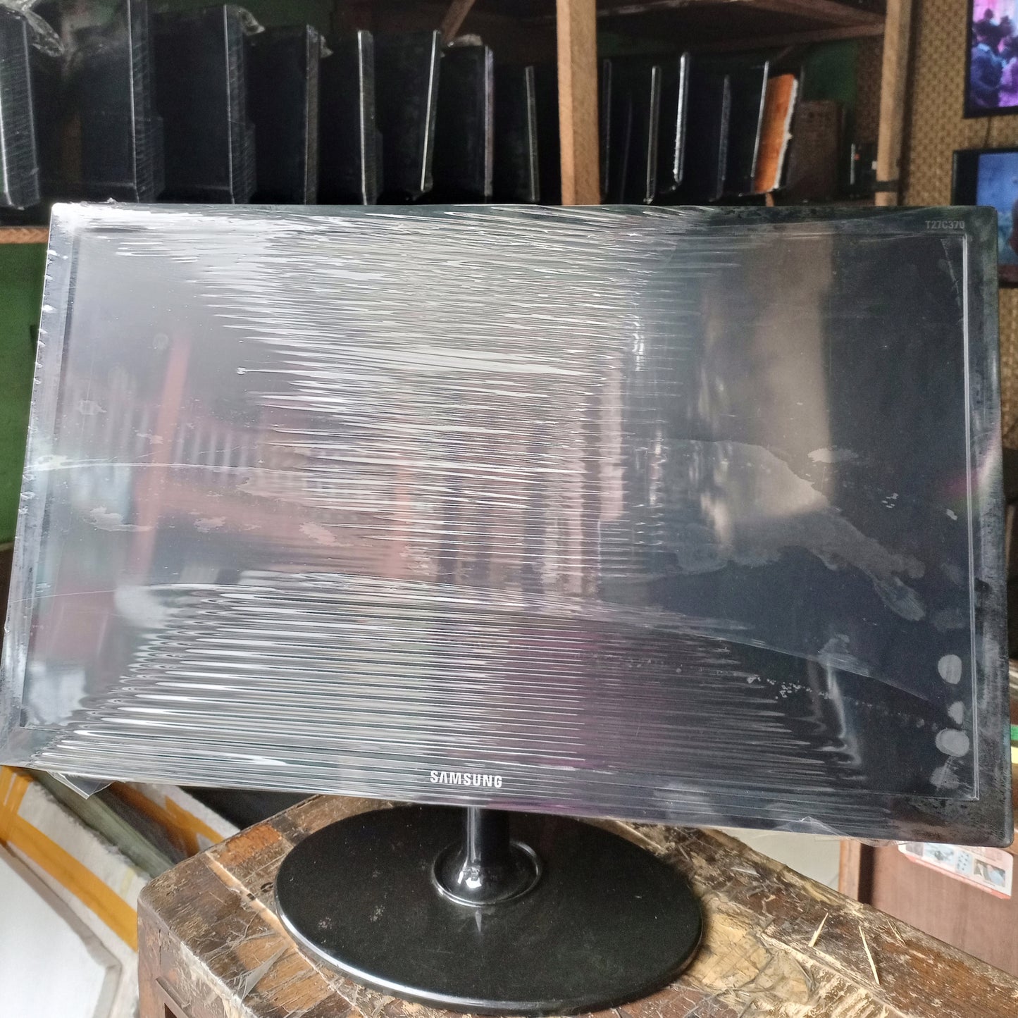 SAMSUNG 27 Inch LT27C370 Full HD LED TV - London Used