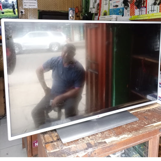 LG 47 Inch 47LB550B Ultra Slim Widescreen 3D Full HD LED TV - UK Used