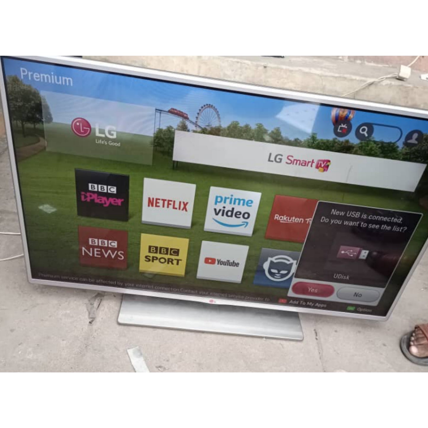 LG 47 Inch 47LB580V Ultra Slim Satellite (Triple Tuner) Smart Internet TV - UK Used