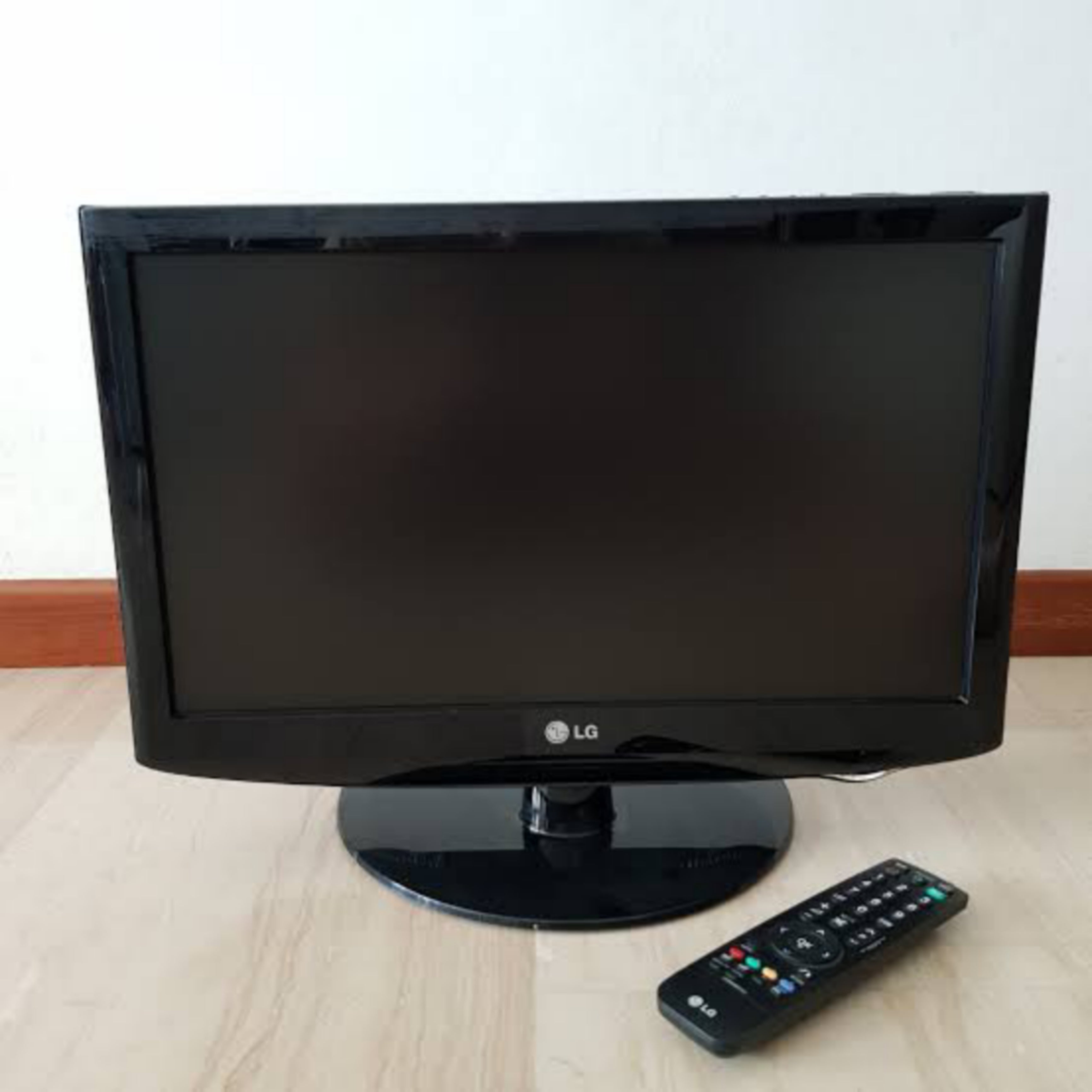 LG 19 Inch 19LH2000 HD Ready LCD TV + USB media playback - London Used ...