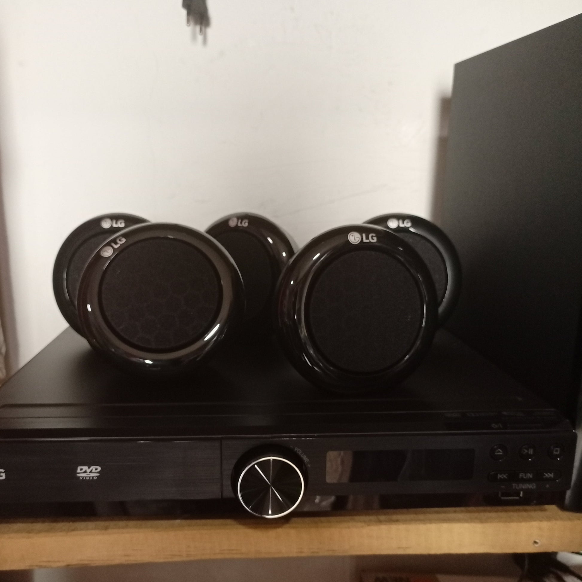 LG HT358SD (Original) 5.1Ch DVD/CD 300W Home Theater + 2 Years Warranty - Brand New