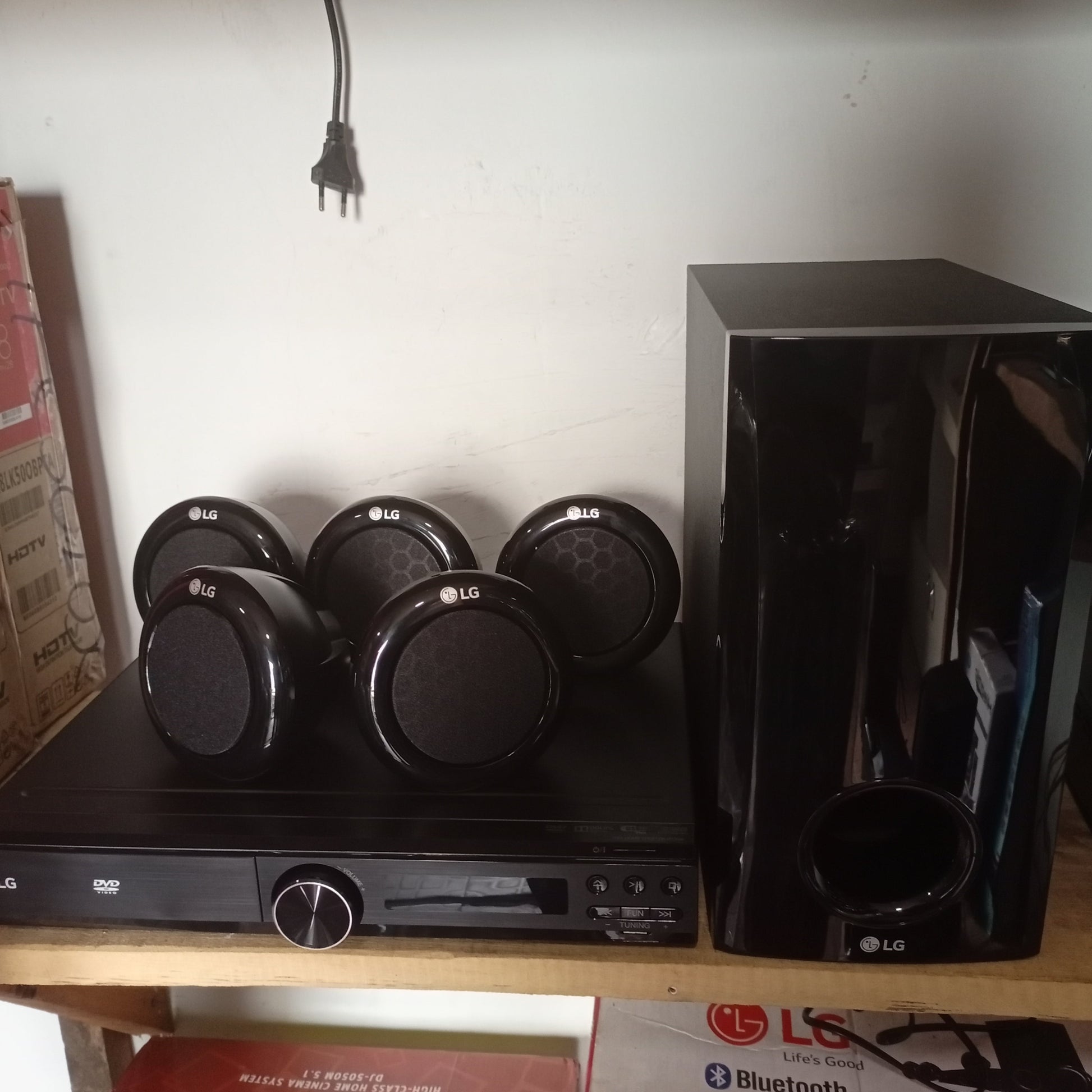 LG HT358SD (Original) 5.1Ch DVD/CD 300W Home Theater + 2 Years Warranty - Brand New