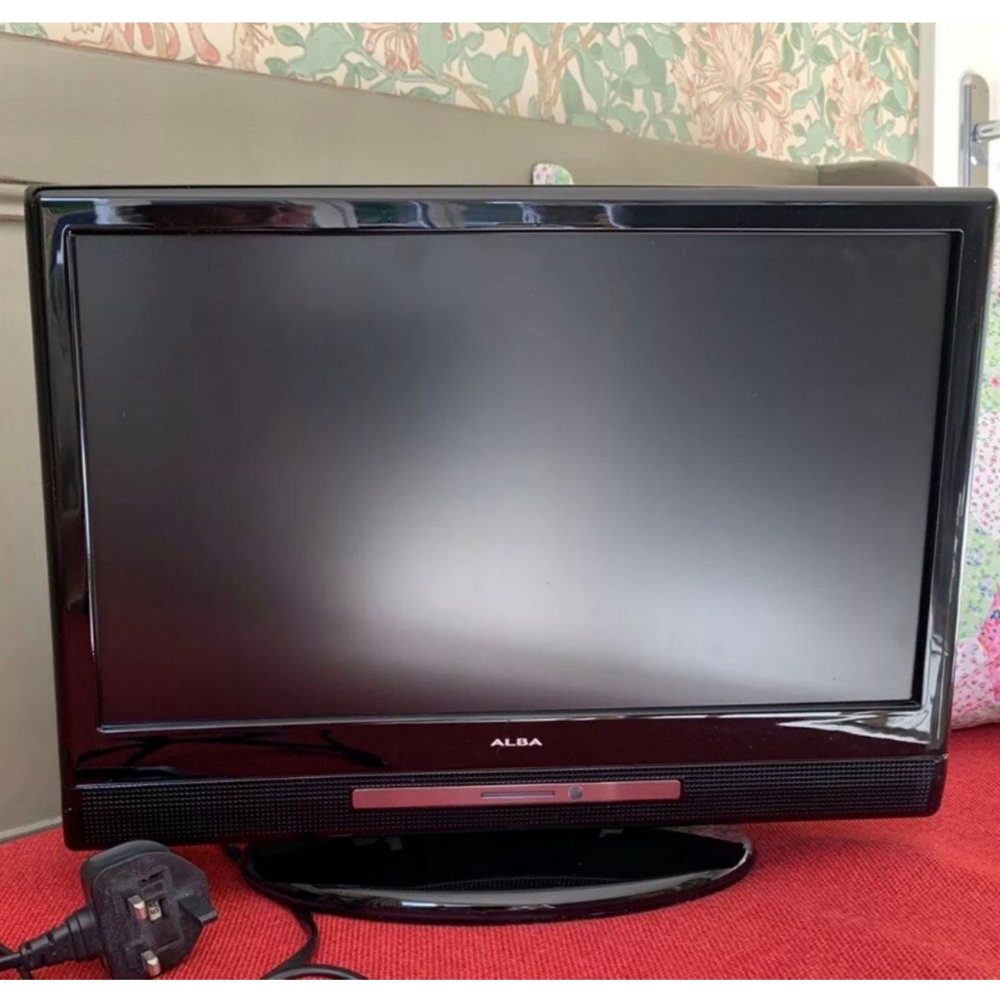 ALBA 16 Inch LCDW16HDF HD Ready LCD TV - London Used