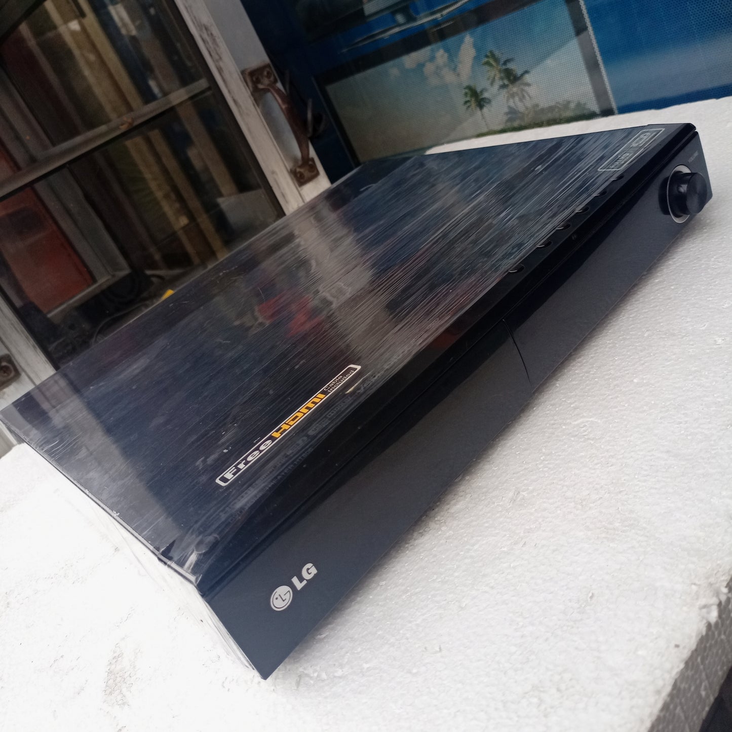 LG HT806 850Watts DVD Home Theater Machine Head - Front View