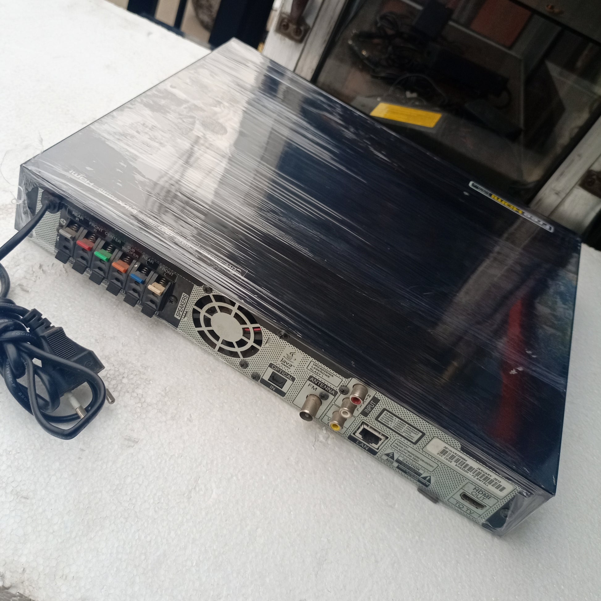 LG BH6320 1000Watts 3D Blu-ray Home Theater Machine Head - Back View