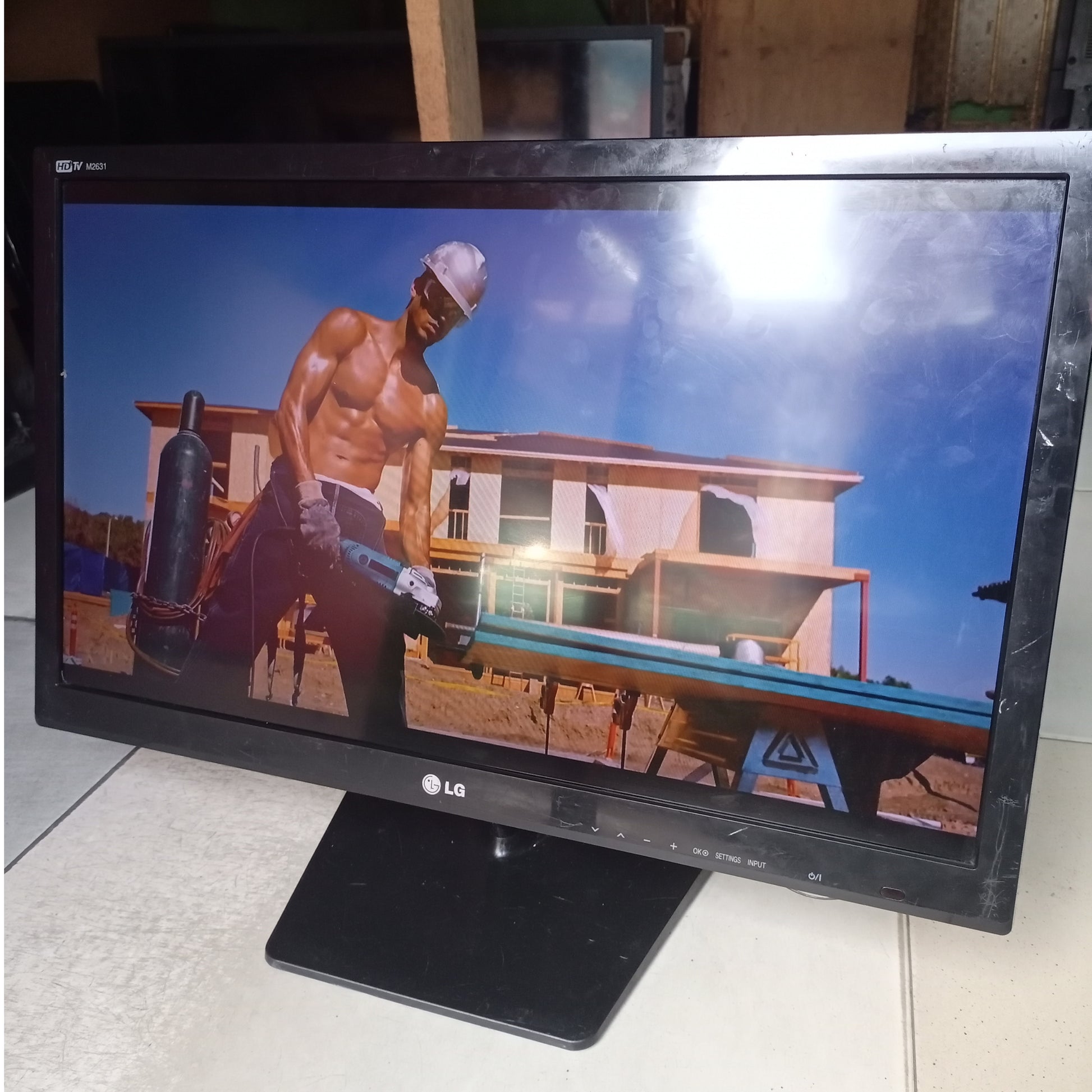 LG 28 Inch Full HD 1080p LED TV - London Used