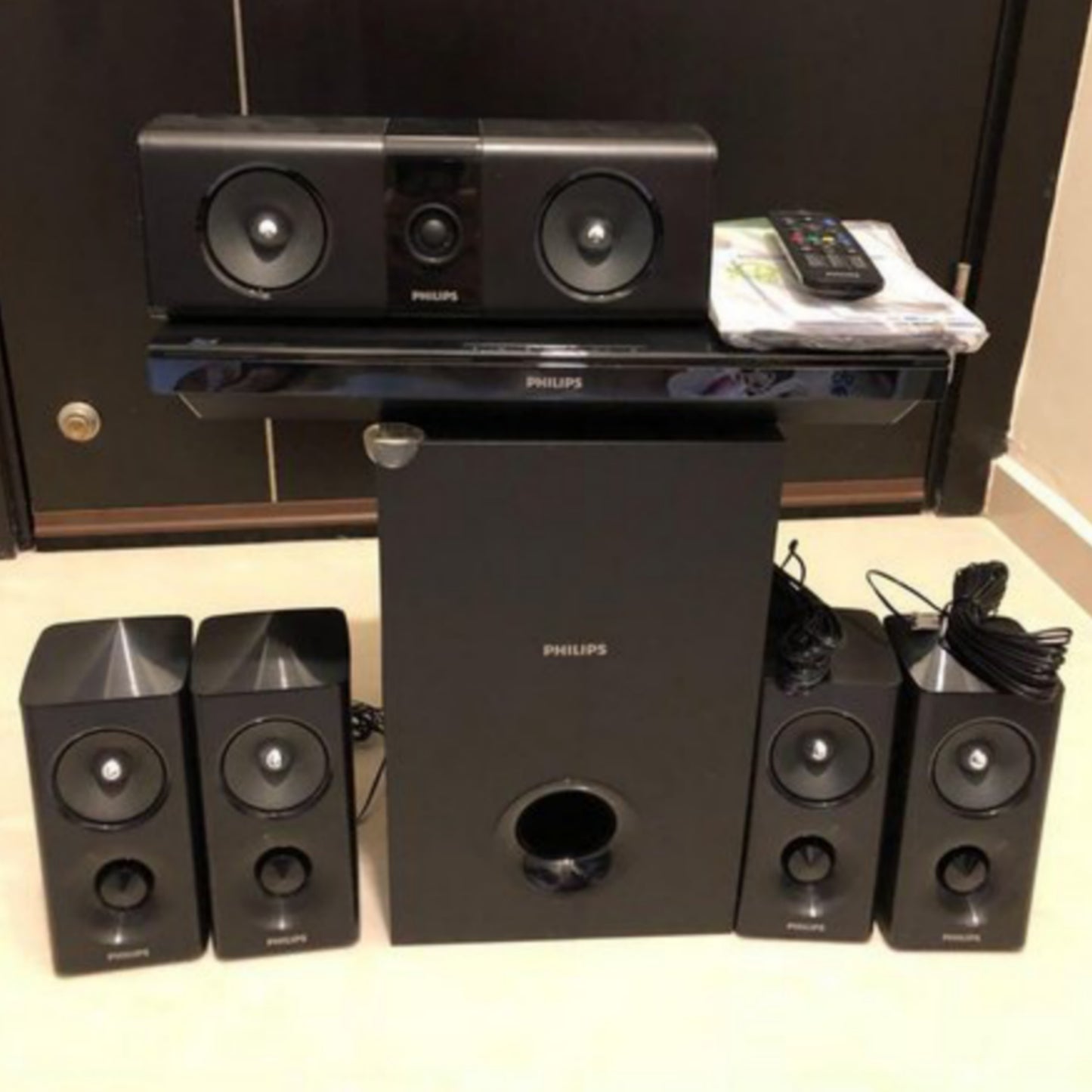 Philips HTB3520/94 5.1Ch 1000Watts 3D Blu-ray DVD Home Theater - Foreign Used