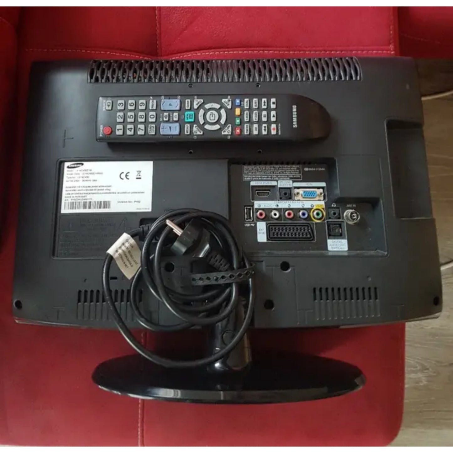 SAMSUNG 19 Inch LE19C450E1W LCD TV + USB - London Used