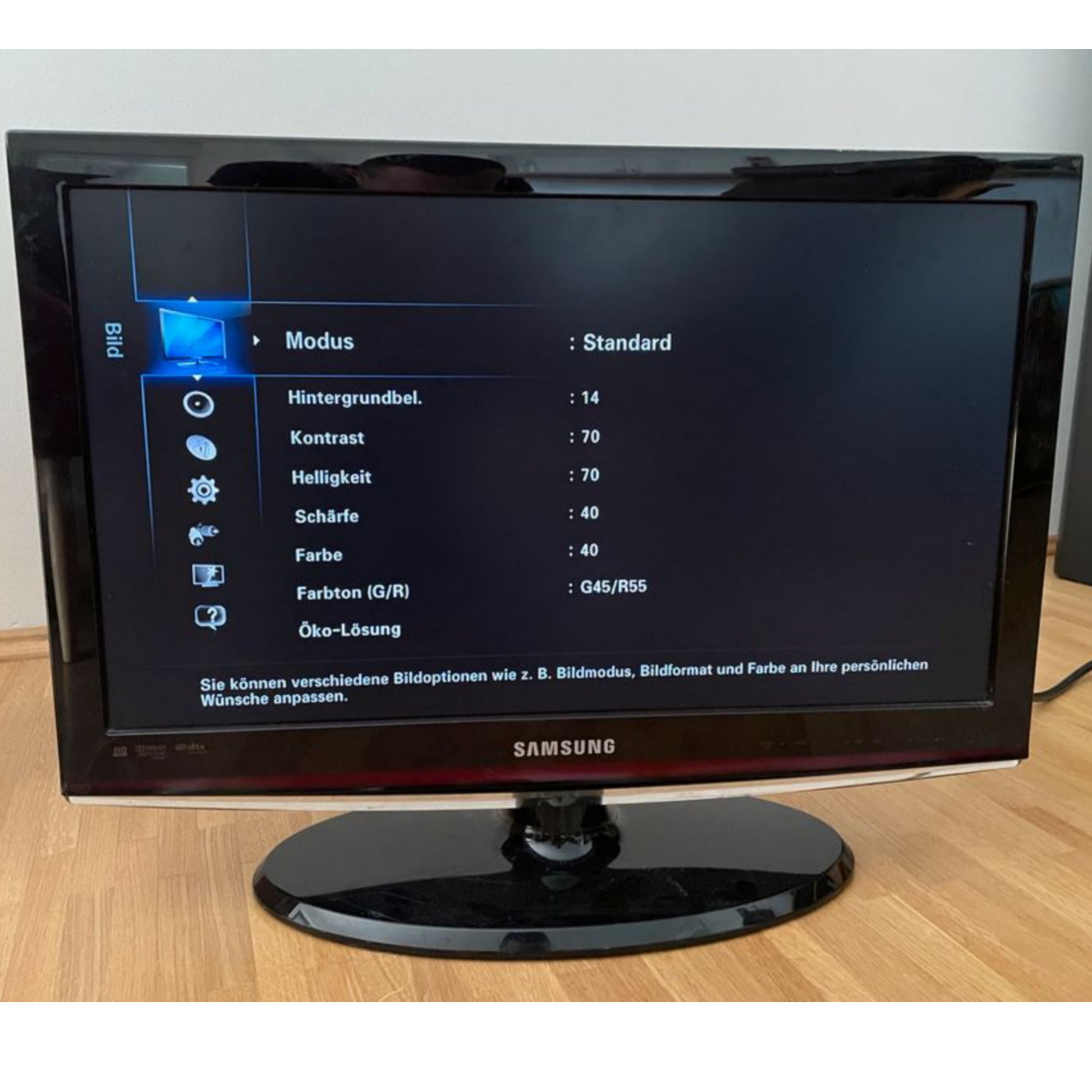 SAMSUNG 22 Inch LE22C450E1W LCD TV + USB media playback - Menu display