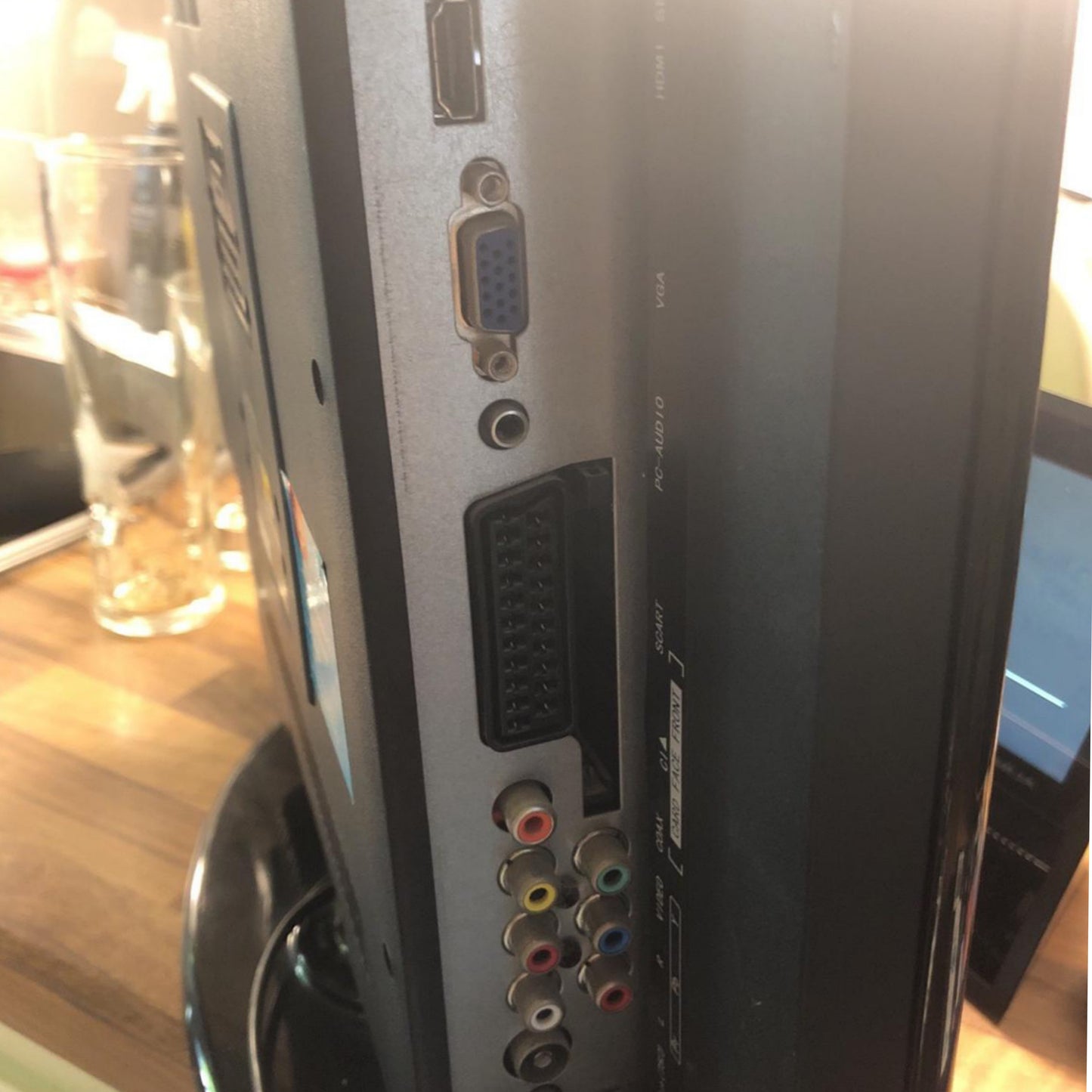 ALBA 16 Inch CFD1671A HD Ready DVD and LCD TV Combo - Side Board View