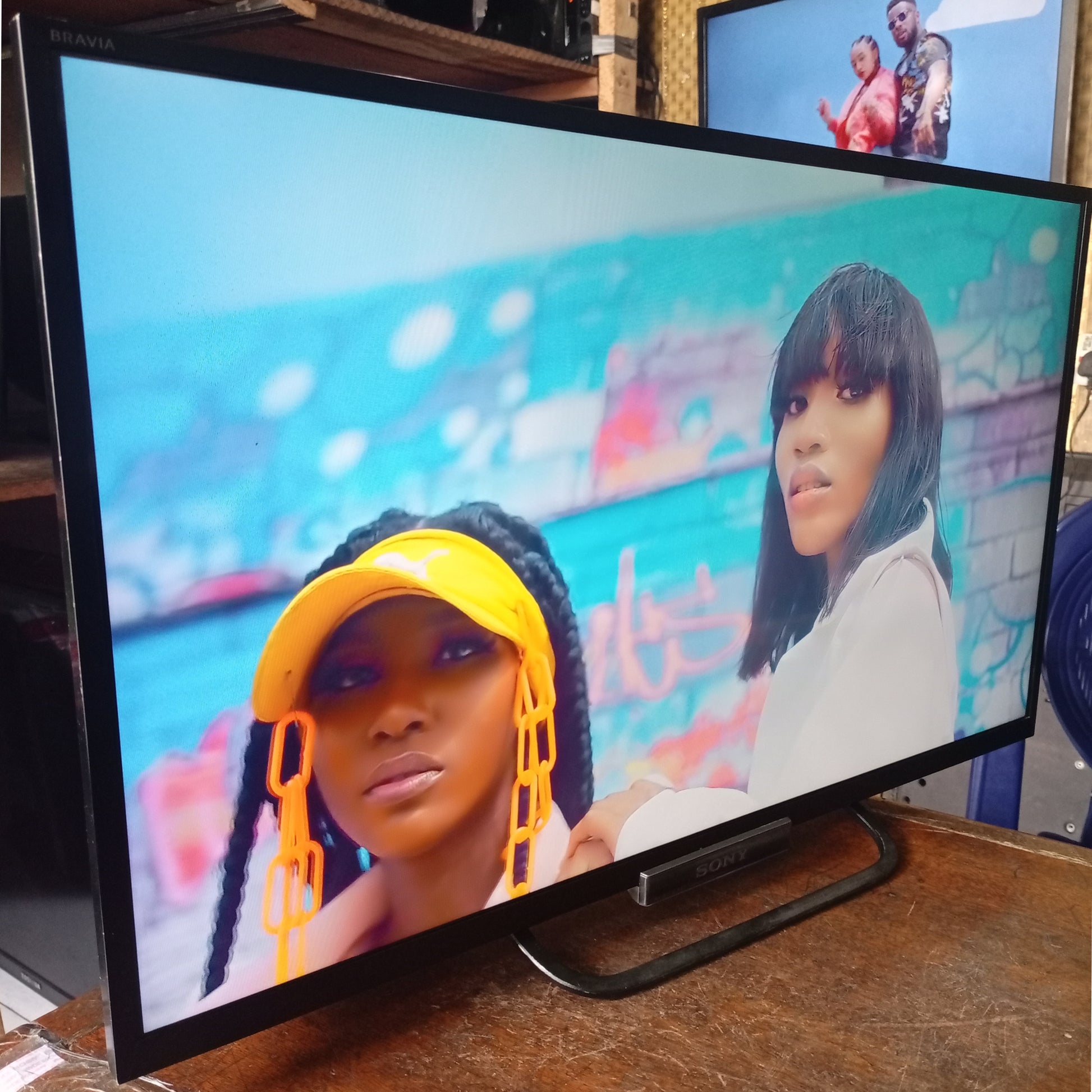 Sony BRAVIA 32 Inch Full HD LED TV - Front view