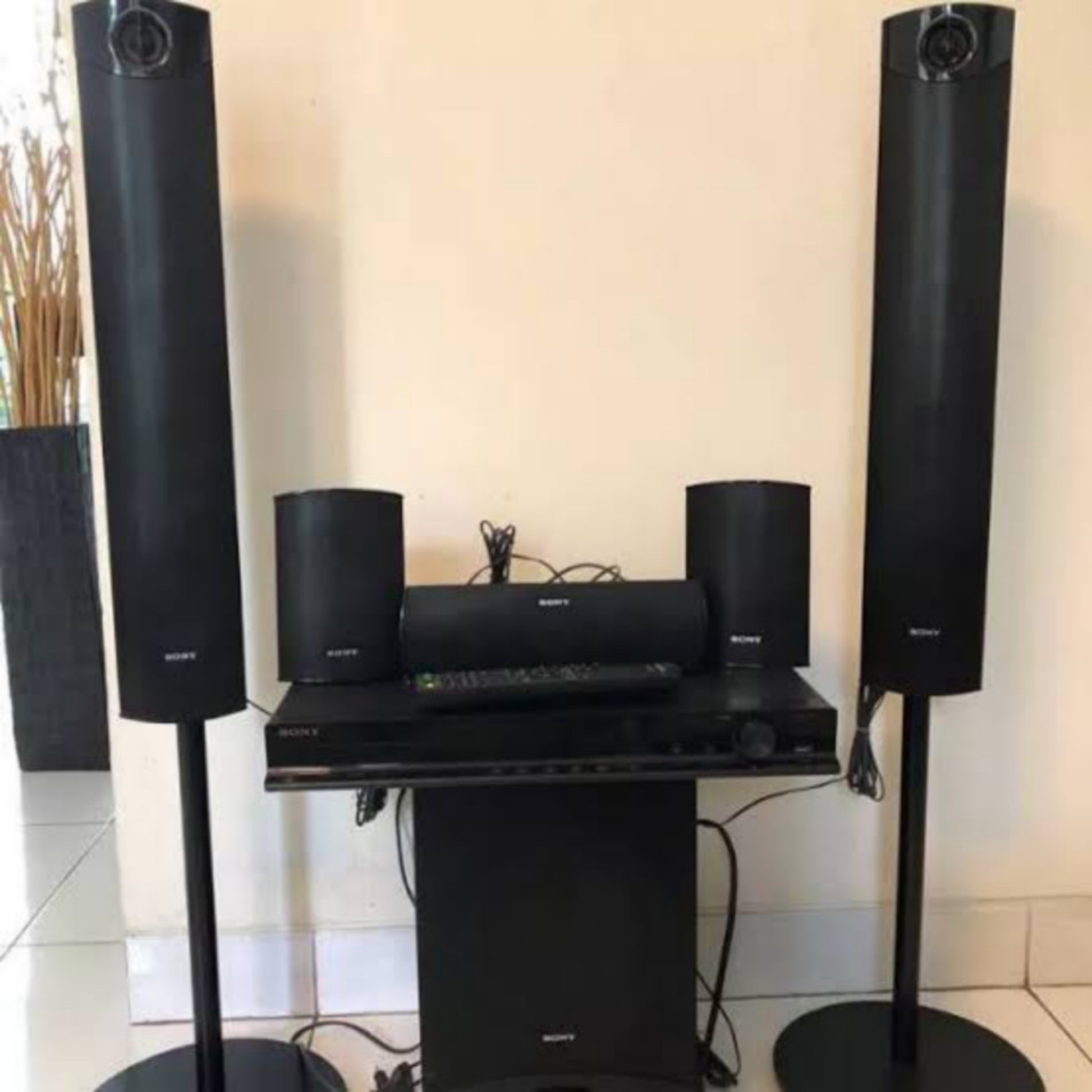 Sony DAV-DZ640K 5.1Ch 1000 watts Standing DVD Home Theater System - London Used