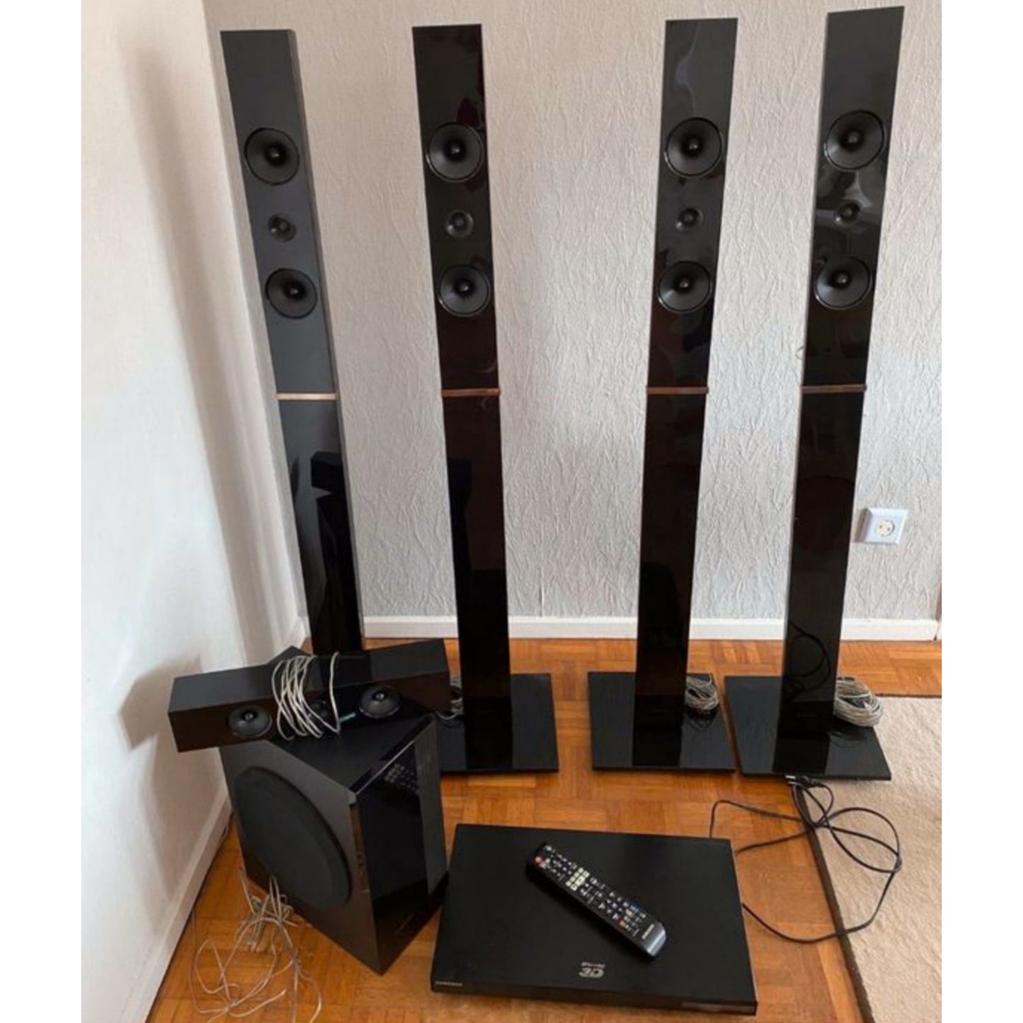 Samsung HT-E5550W 5.1Ch 1000Watts WiFi Smart Bluetooth Blu-ray 3D DVD Standing Home Theater Complete Set - Foreign Used