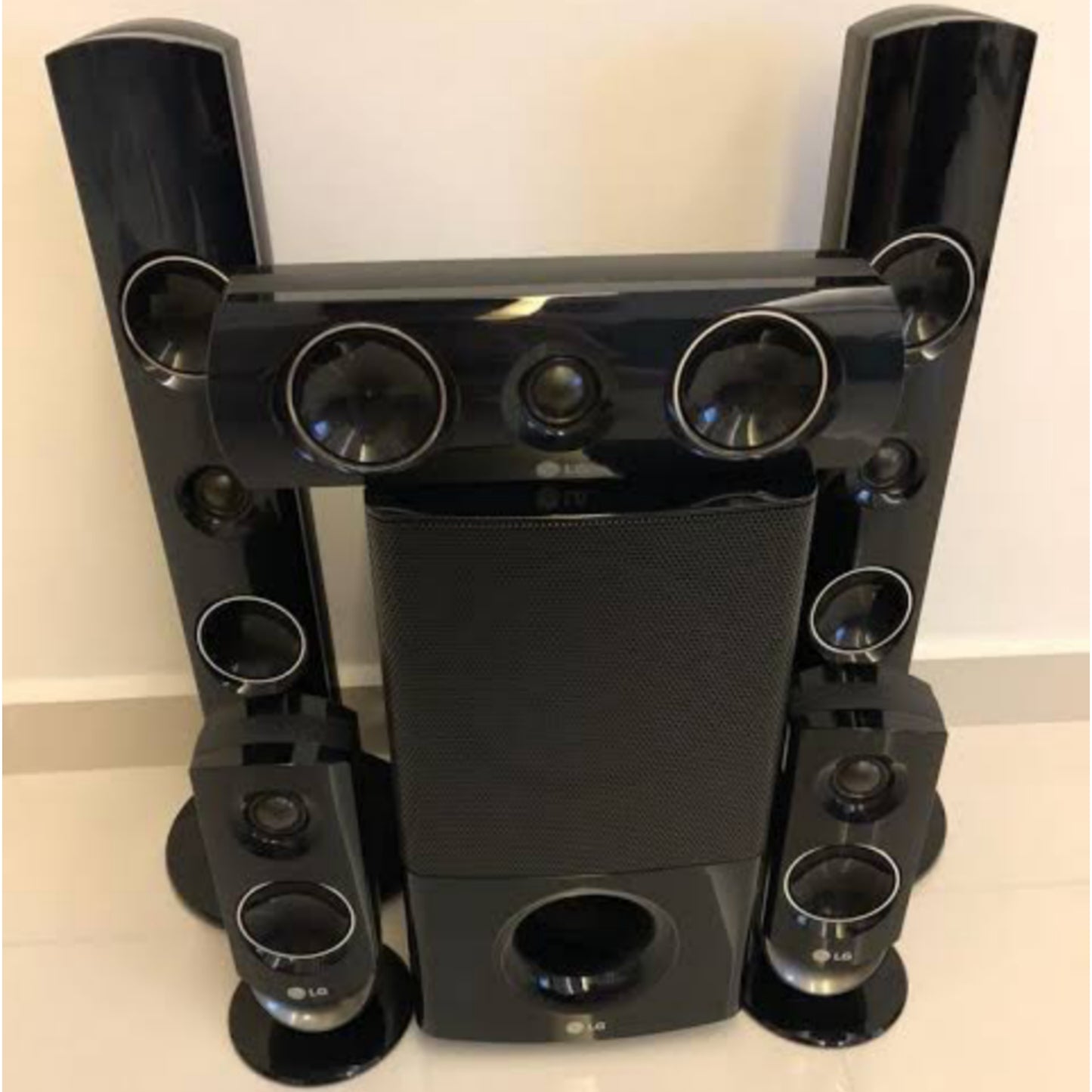 LG HT805PM 5.1Ch 850W Tall Boy DVD Home Theater System - Foreign Used