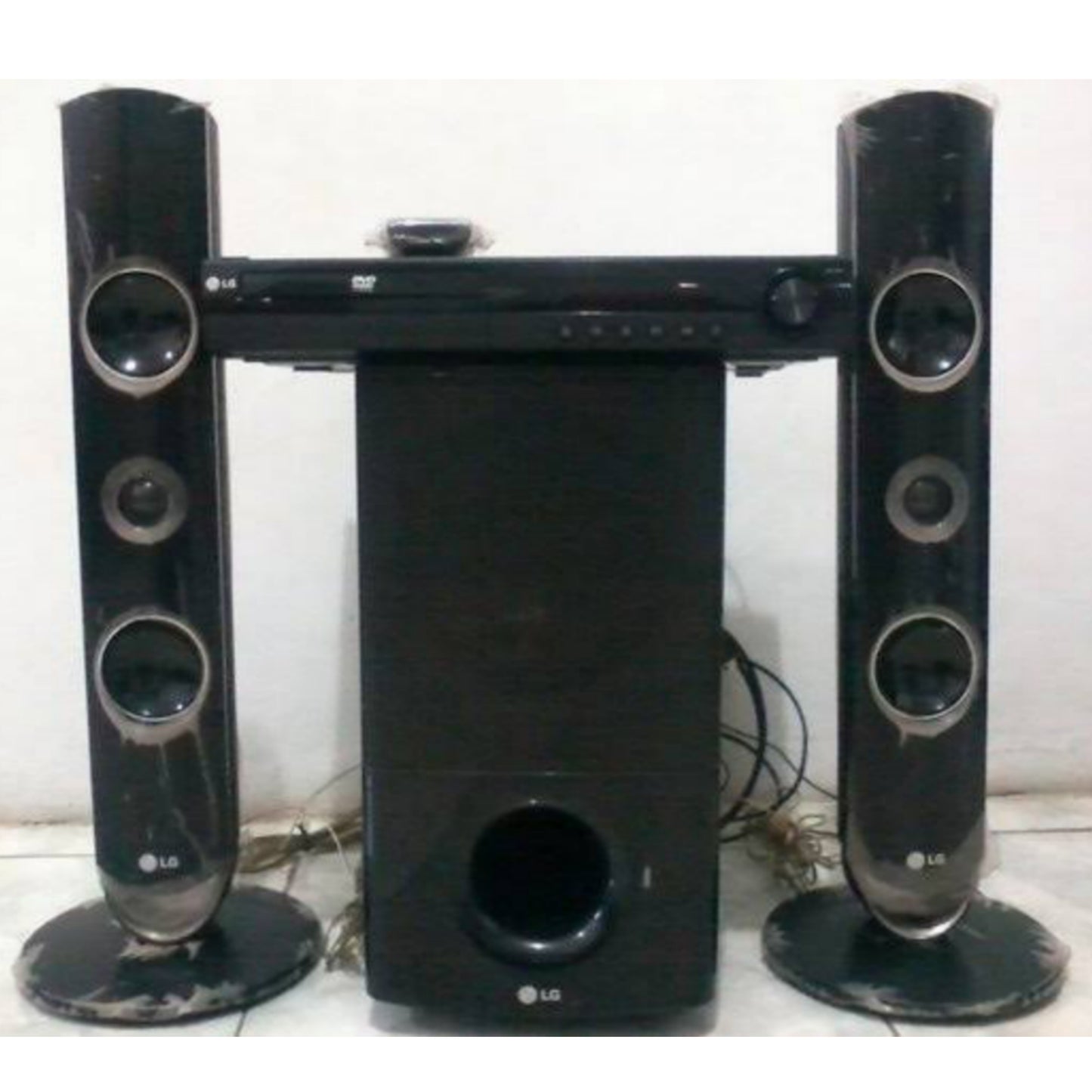 LG HT805VM 2.1Ch 440W Tall Boy DVD Home Theater System - Foreign Used