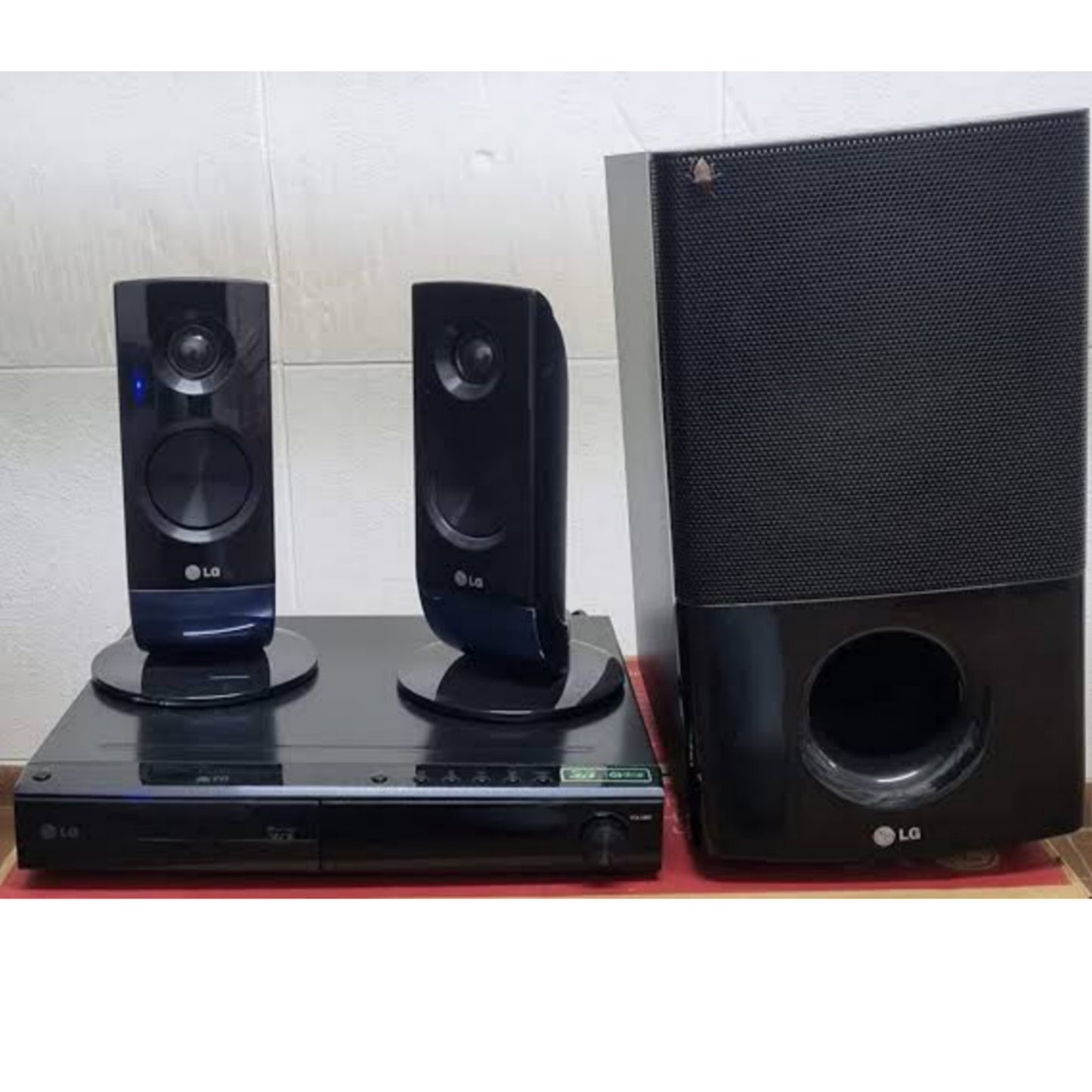 LG HX806CM 2.1Ch 500W 3D Blu-ray DVD Home Theater System (USB, FM, Aux, HDMI Out) - Foreign Used
