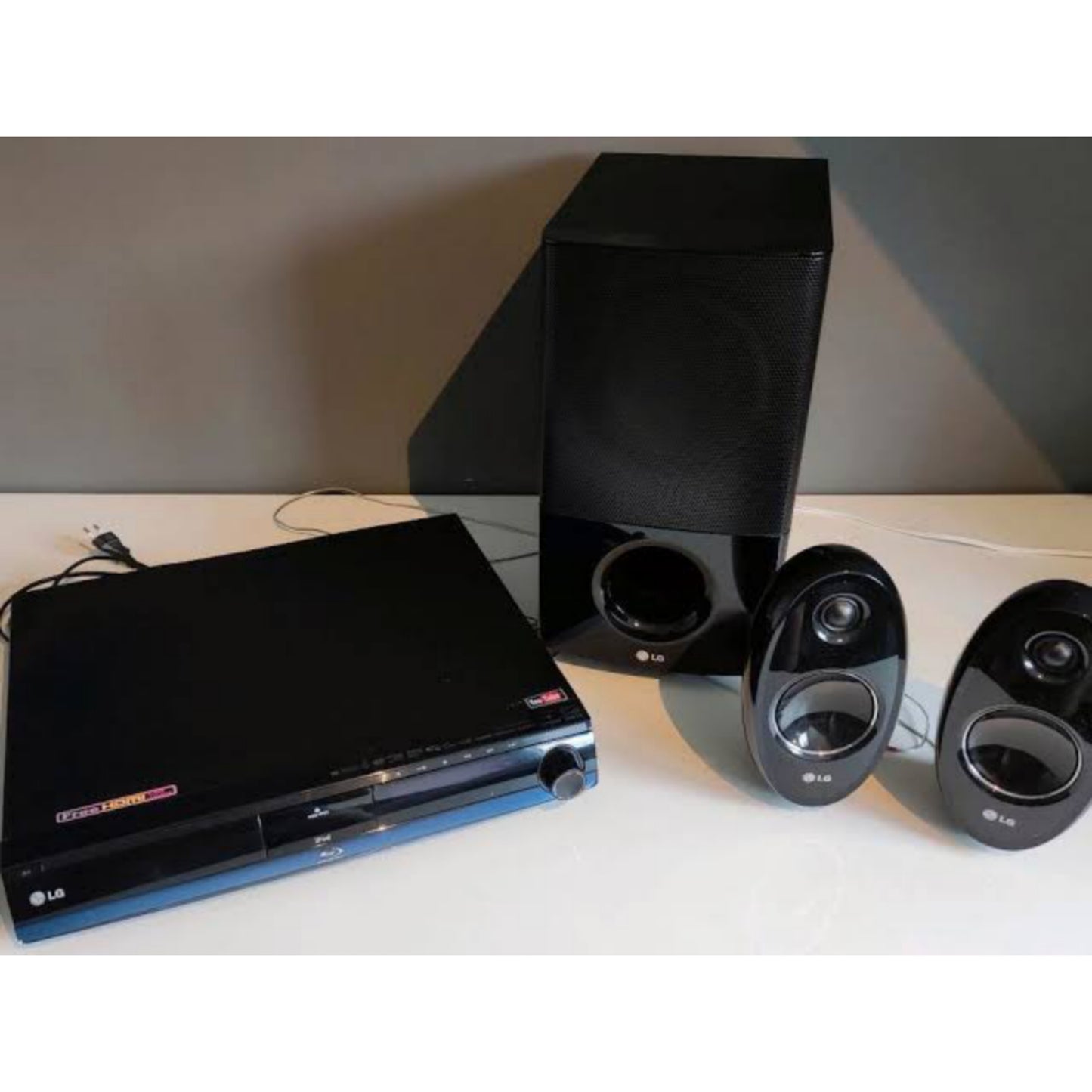 LG HB354BS 2.1Ch 300W 3D Blu-ray DVD Home Theater System with HDMI inputs - Foreign Used