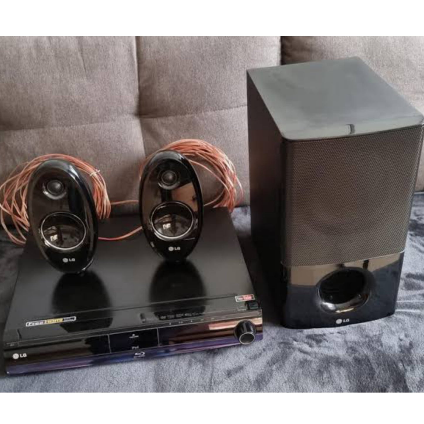 LG HB354BS 2.1Ch 300W 3D Blu-ray DVD Home Theater System with HDMI inputs - Foreign Used