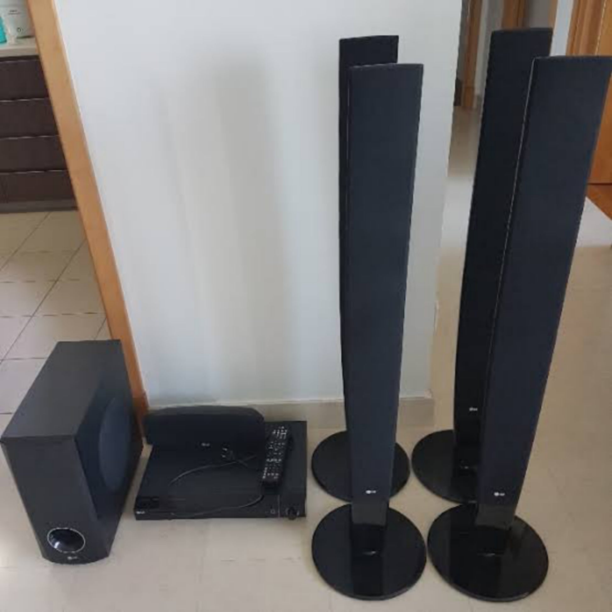 LG HT503TH 5.1Ch 500W DVD Tower Home Cinema System - Foreign Used