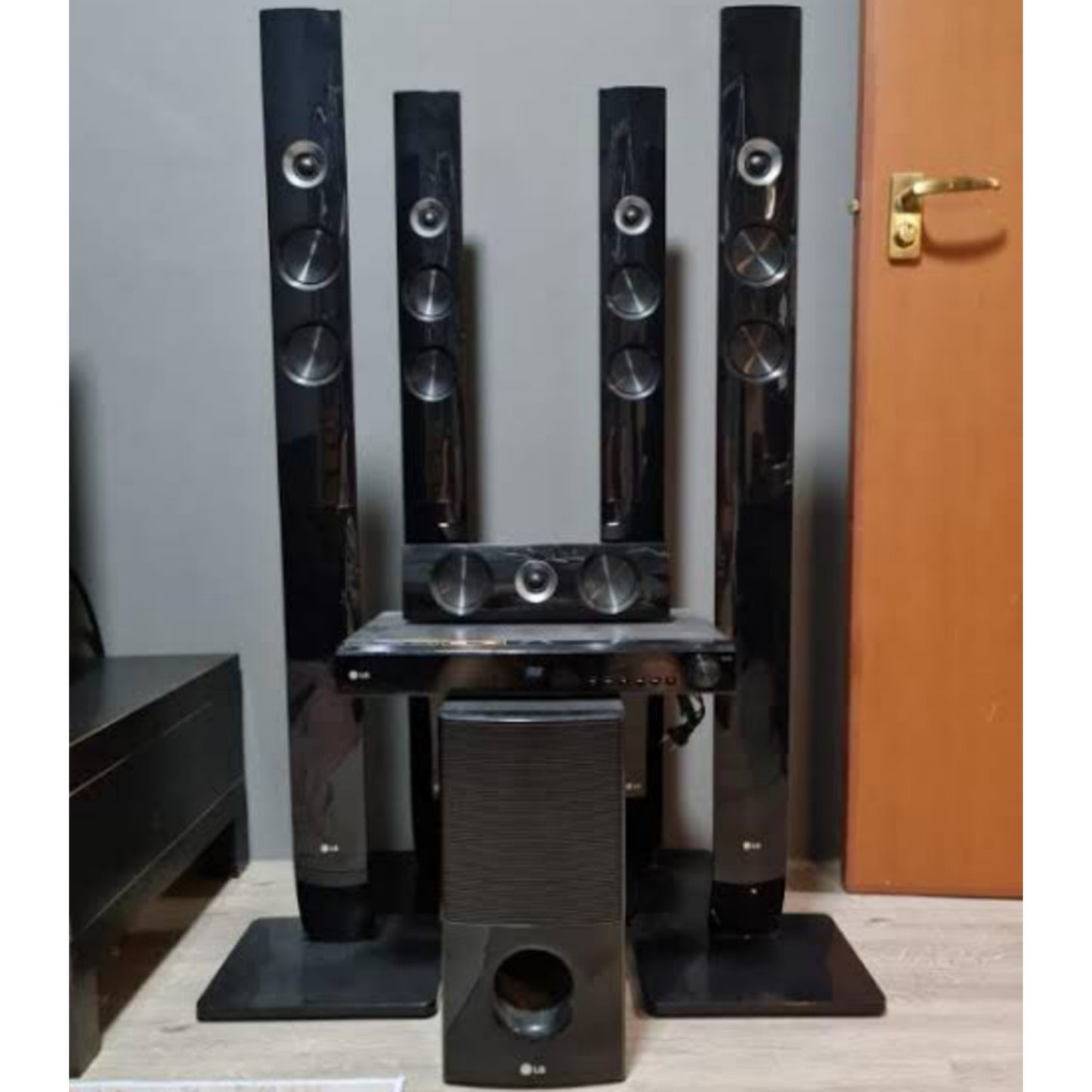 LG HT906TA 5.1Ch 1100W Tower Bluetooth DVD Home Theater System - Foreign Used