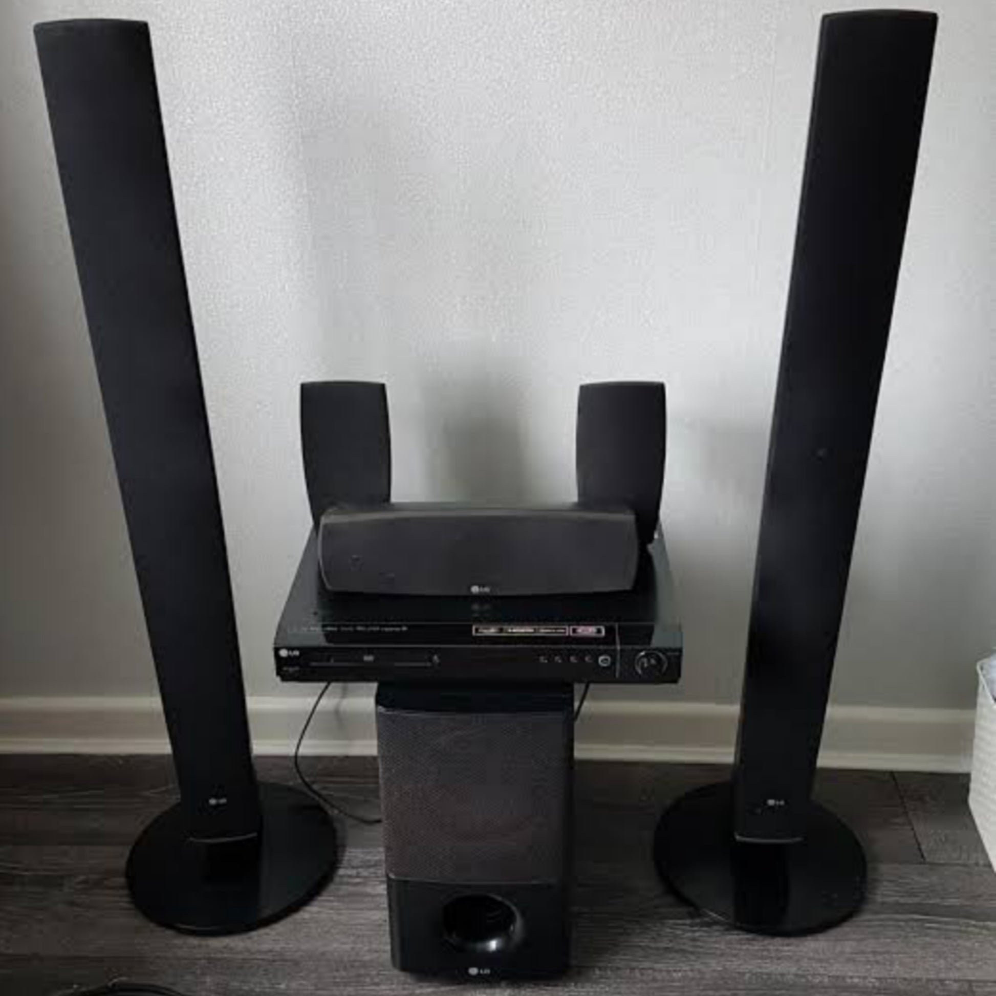 LG HT554PH 5.1Ch 500W Tower DVD Home Theater System - Foreign Used